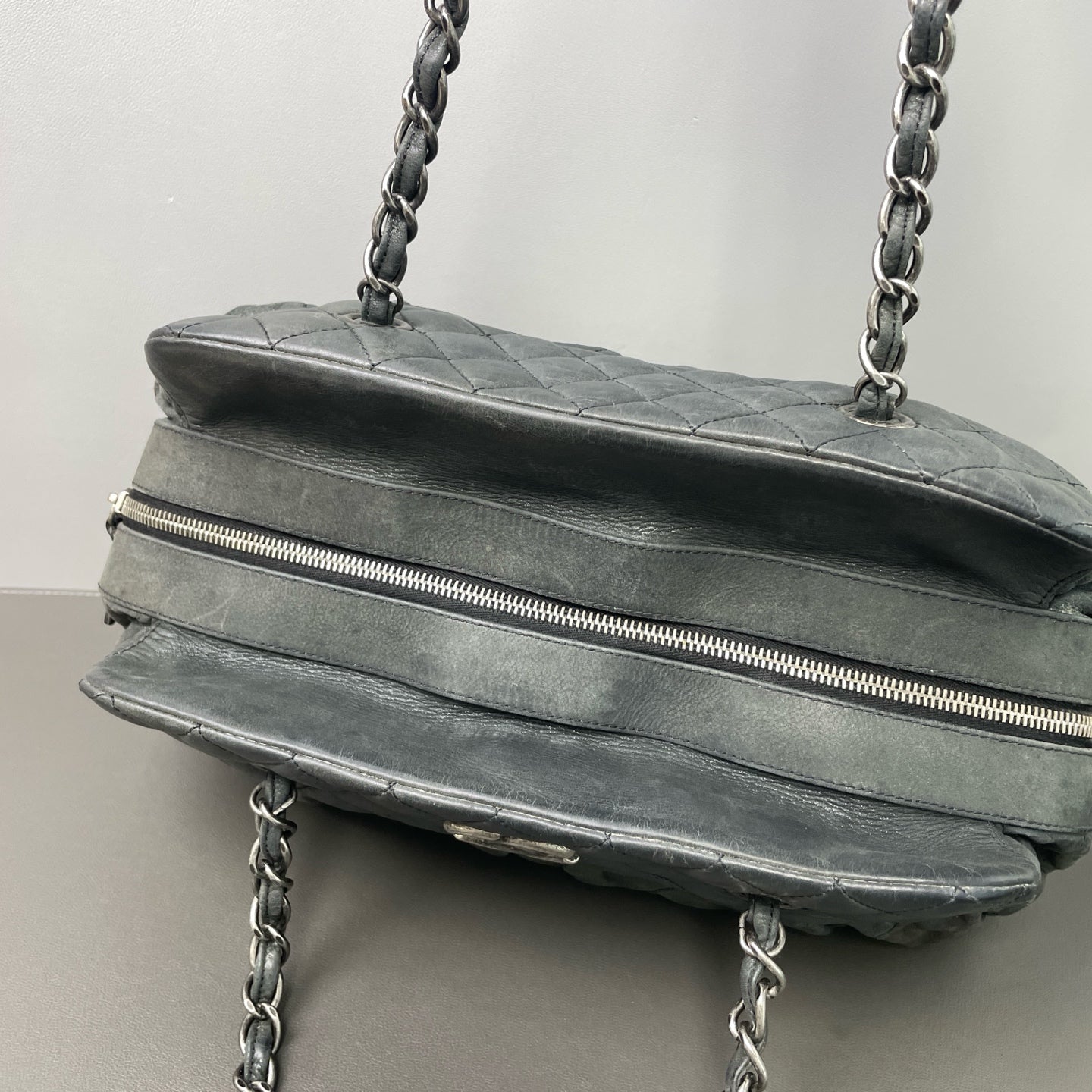Chanel - Other - Leather - Grey - (Medium)