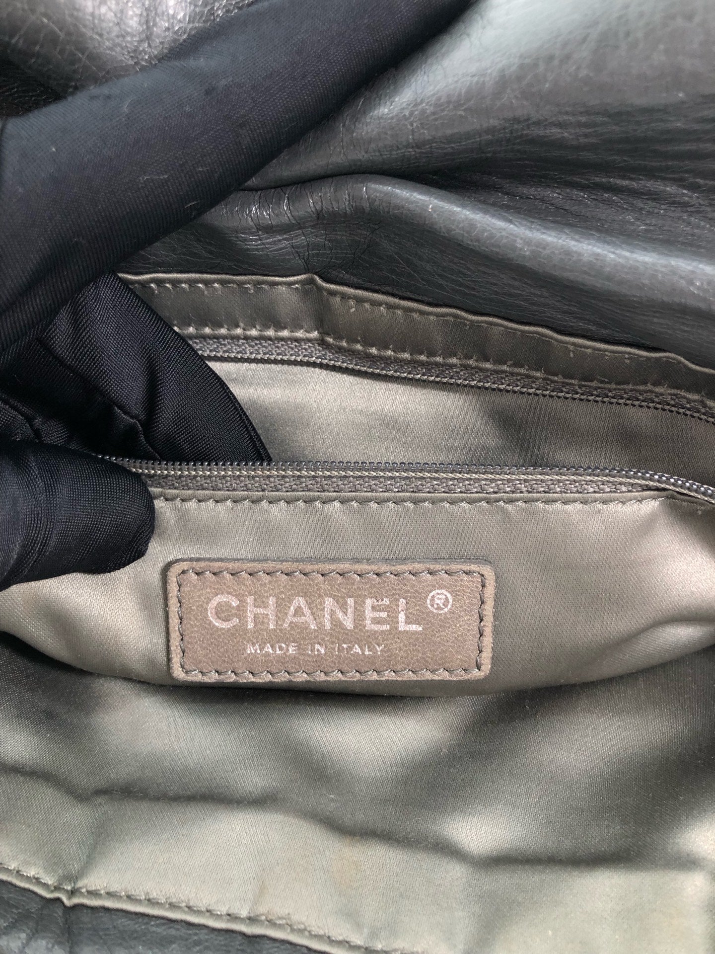 Chanel - Other - Leather - Grey - (medium)