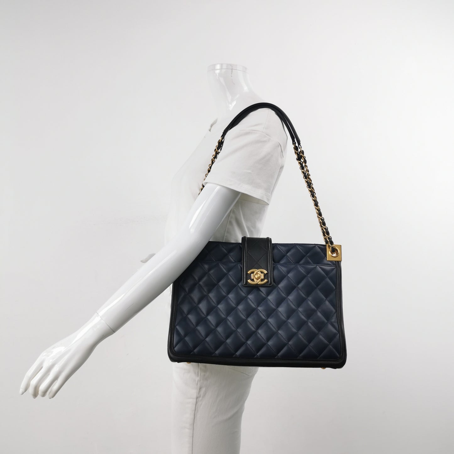 Chanel - Other - Leather - Navy - (medium)