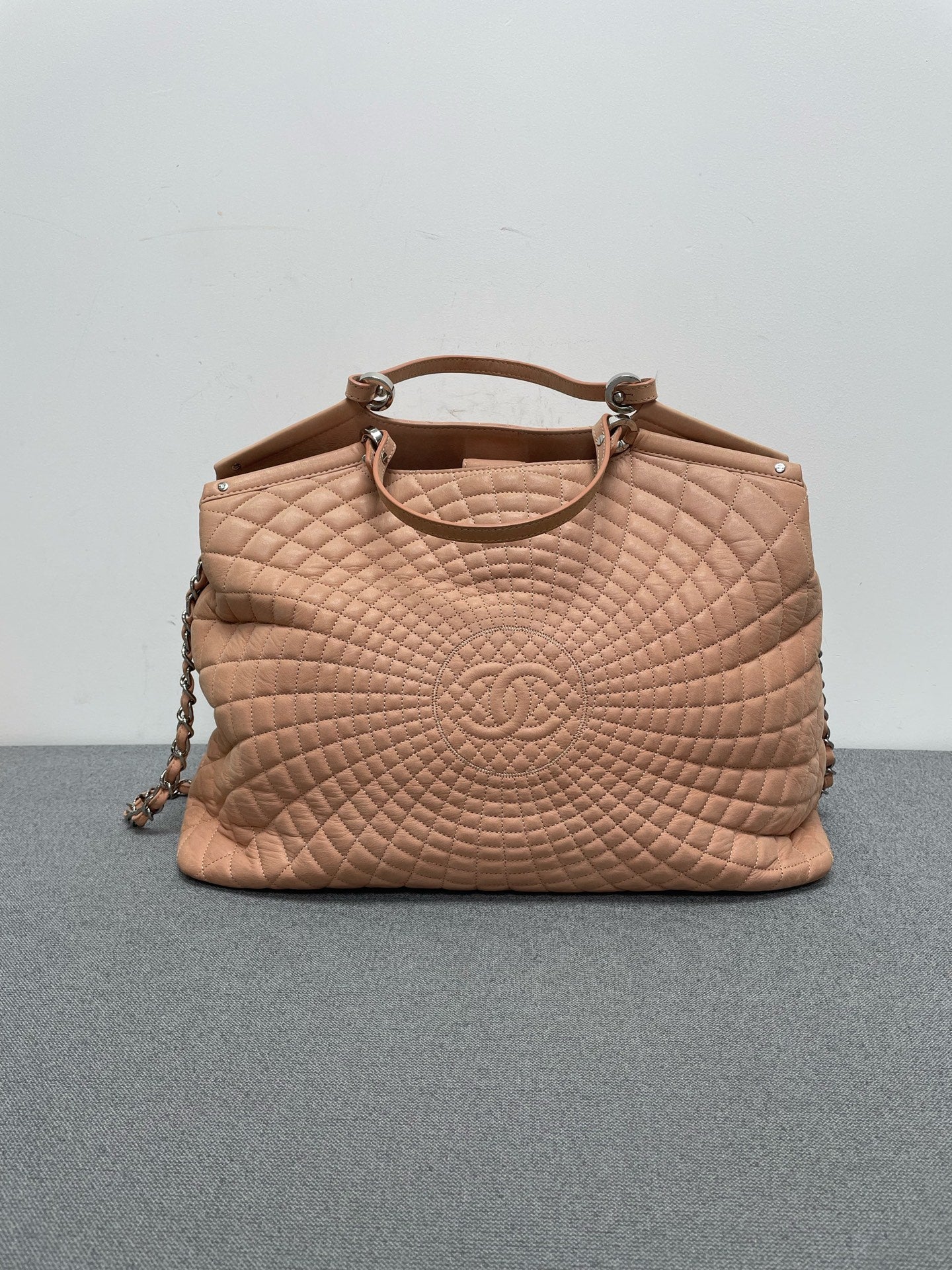 Chanel - Other - Leather - Pink - (Large)