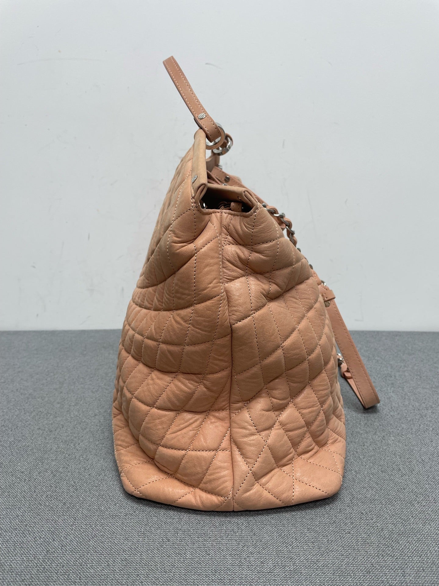 Chanel - Other - Leather - Pink - (Large)