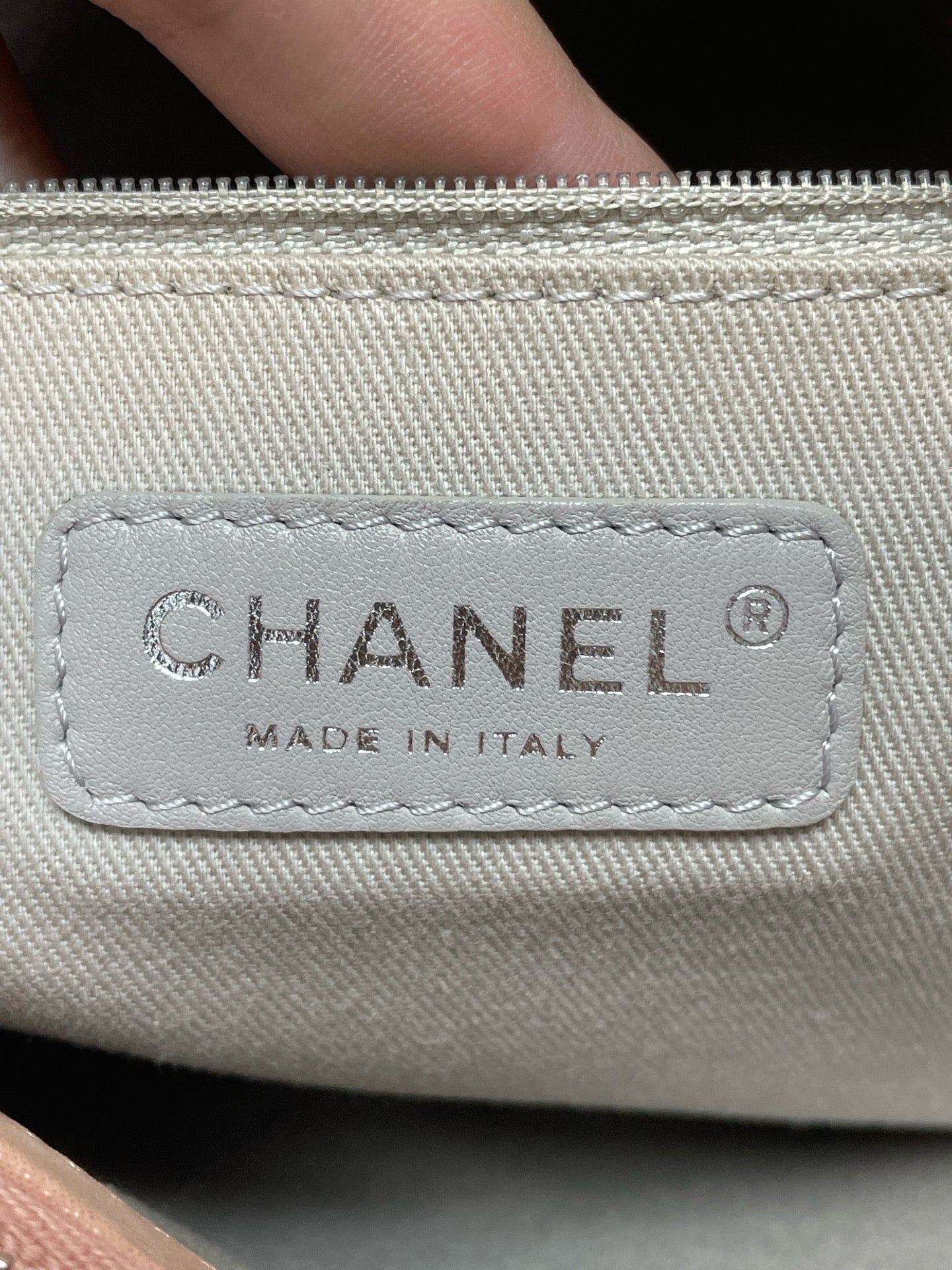 Chanel - Other - Leather - Pink - (Large)