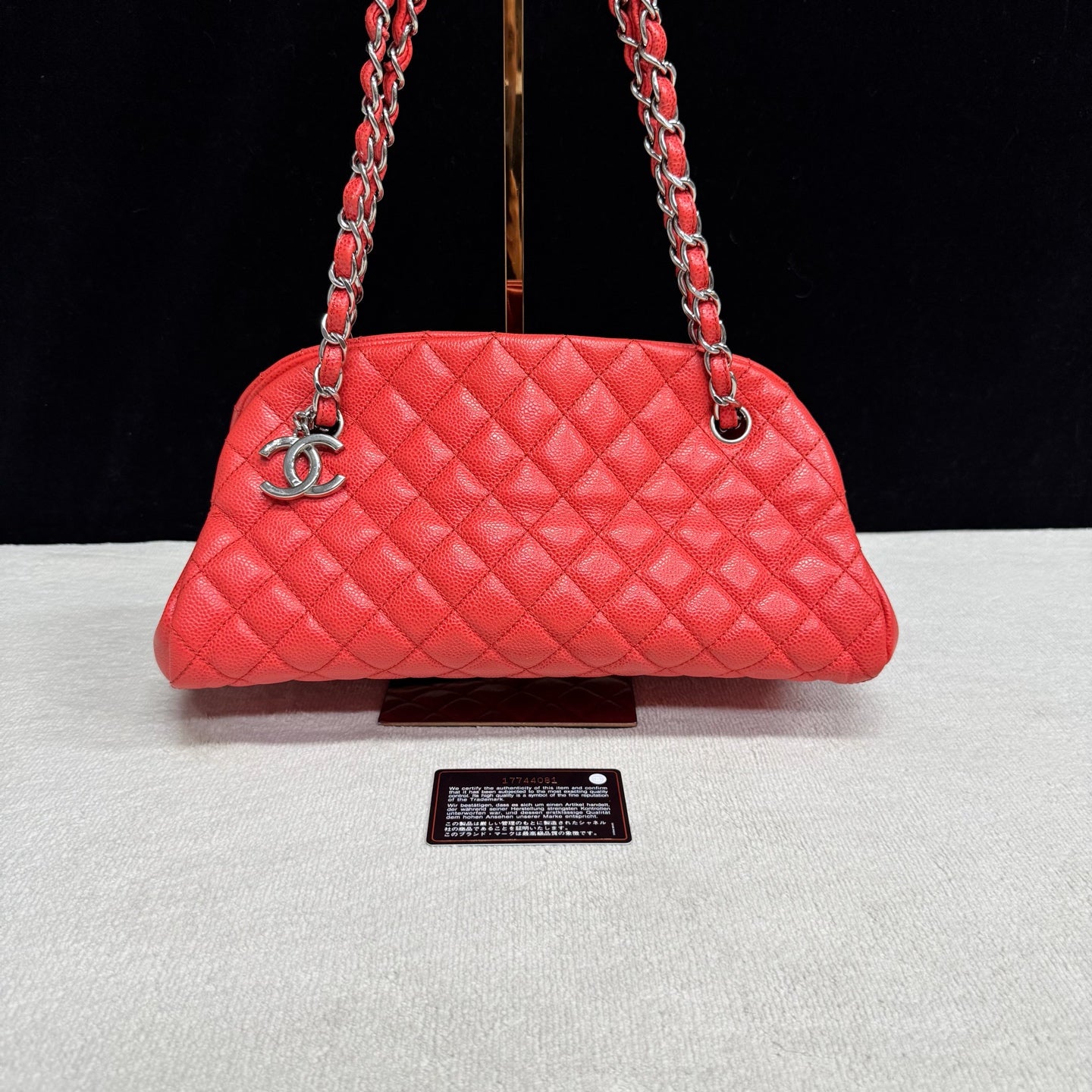 Chanel - Other - Leather - Red - (medium)