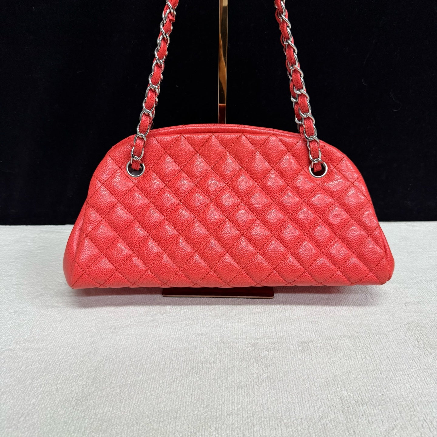 Chanel - Other - Leather - Red - (medium)