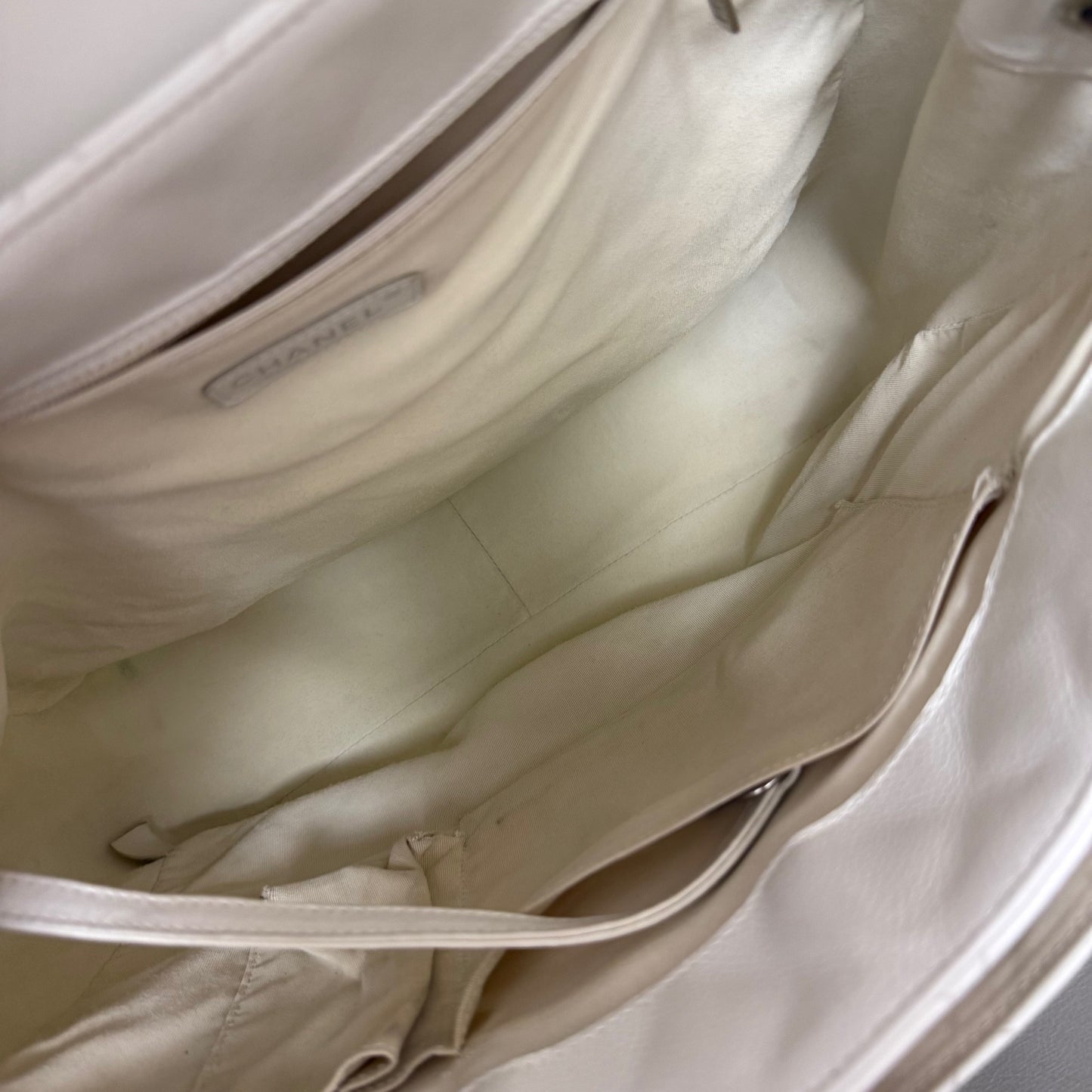 Chanel - Other - Leather - White - (large)