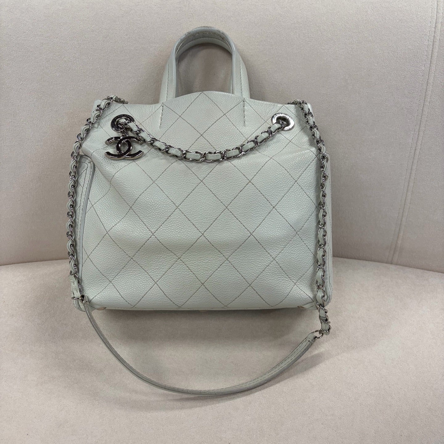 Chanel - Other - Leather - White - (medium)