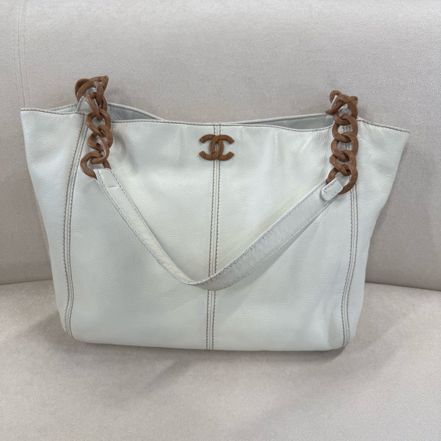 Chanel - Other - Leather - White - (medium)