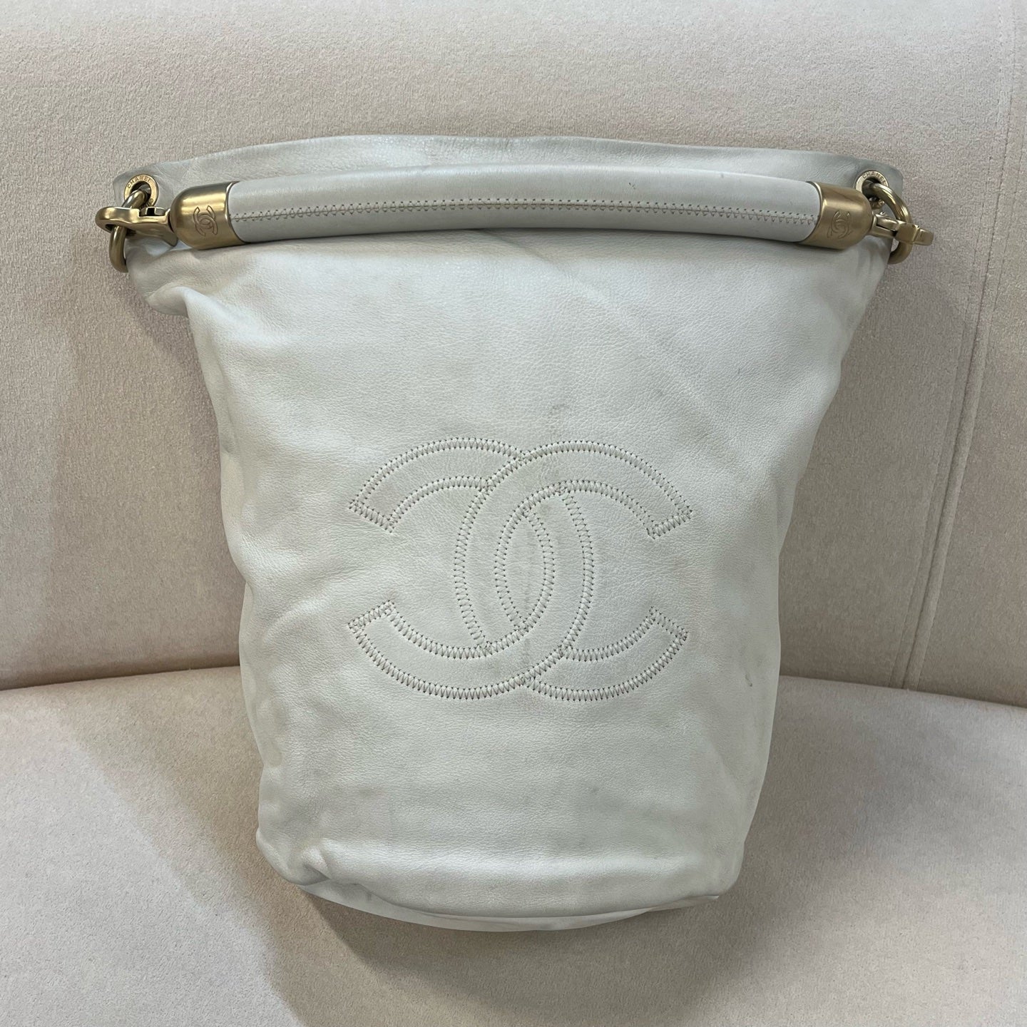 Chanel - Other - Leather - White - (medium)