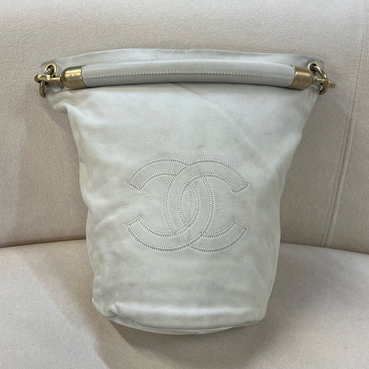 Chanel - Other - Leather - White - (medium)