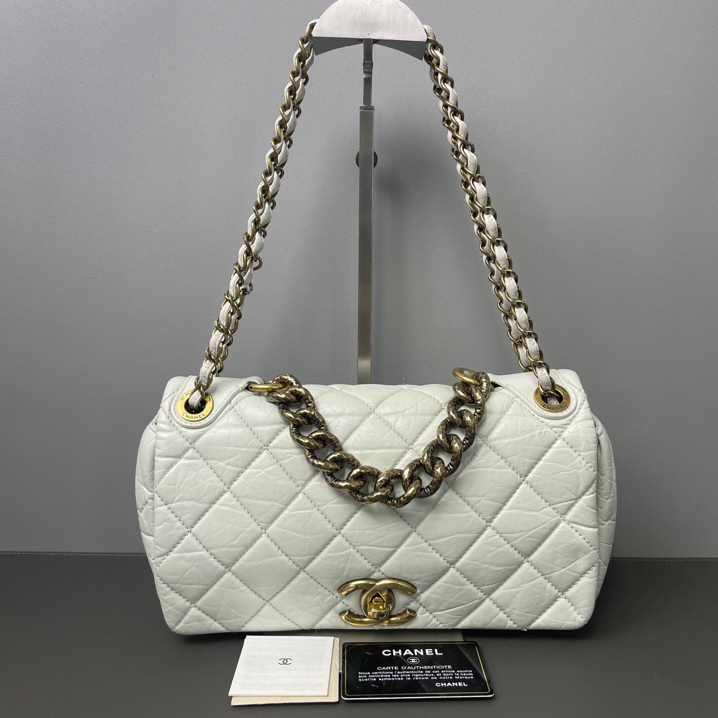 Chanel - Other - Leather - White - (medium)