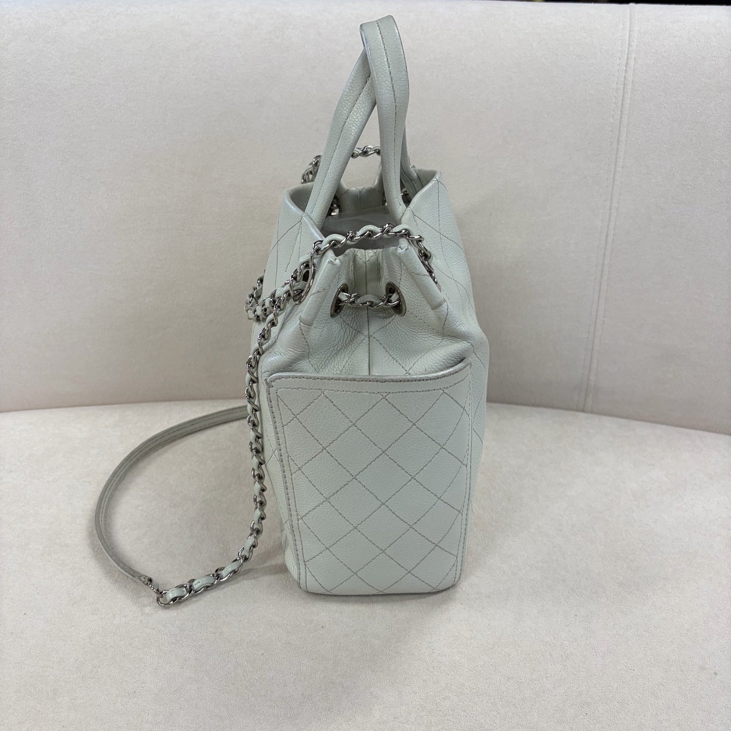 Chanel - Other - Leather - White - (medium)