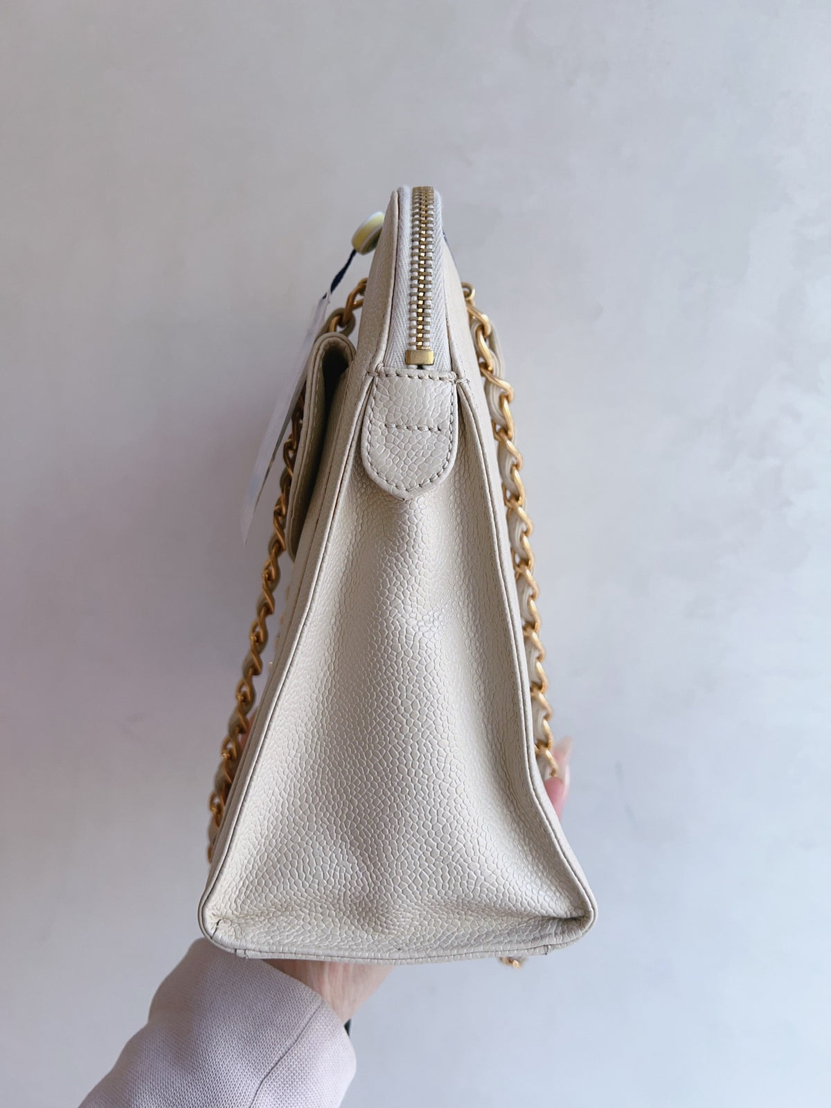 Chanel - Other - Leather - White - (medium)