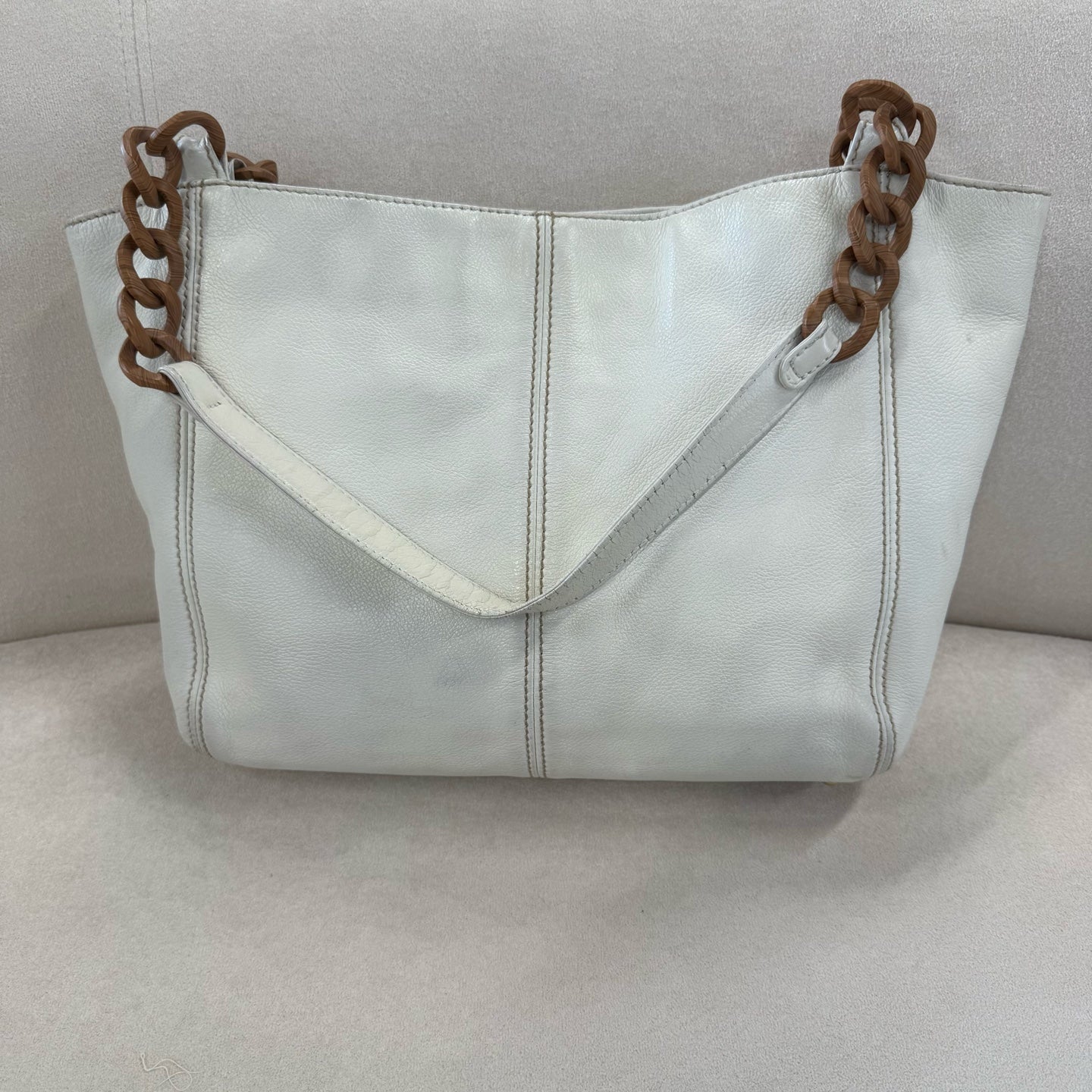 Chanel - Other - Leather - White - (medium)