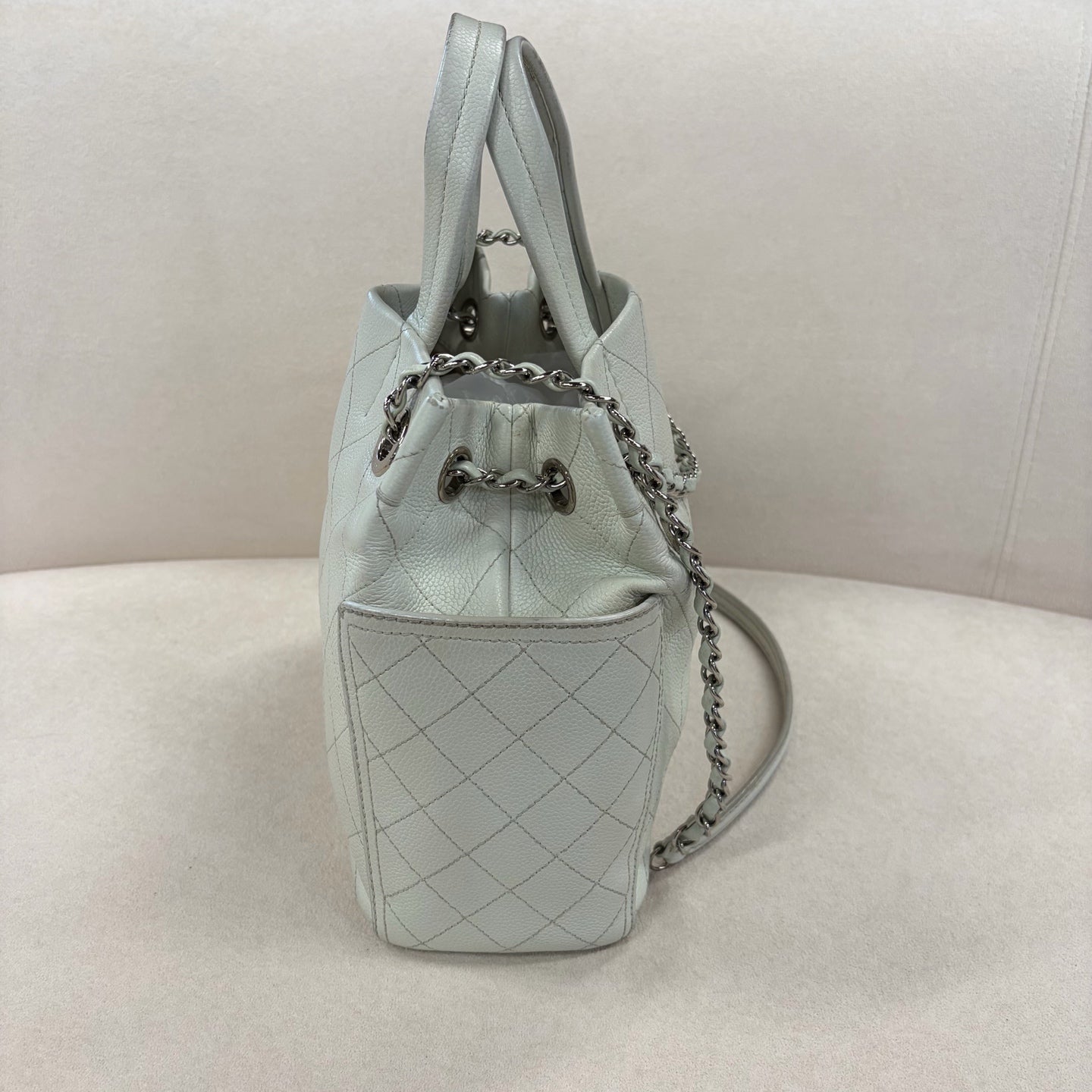 Chanel - Other - Leather - White - (medium)