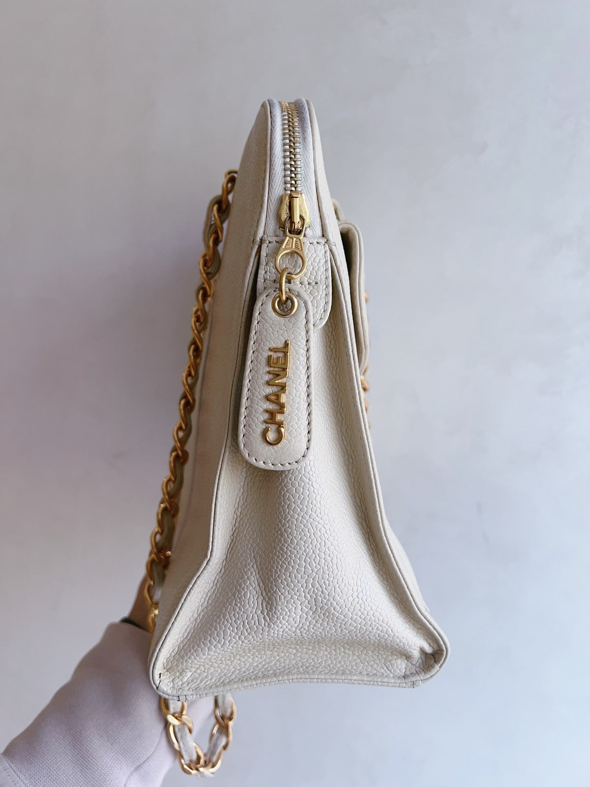 Chanel - Other - Leather - White - (medium)