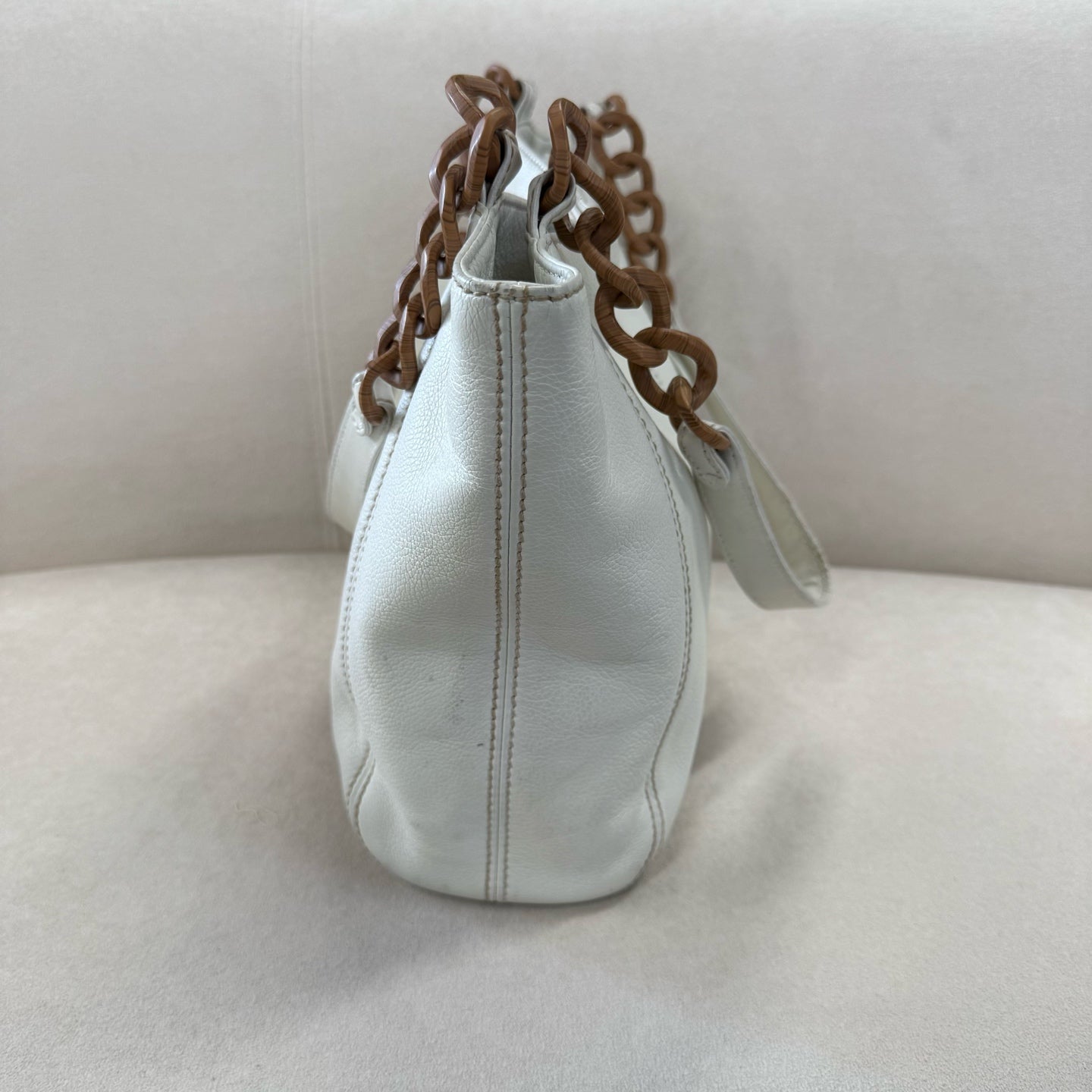 Chanel - Other - Leather - White - (medium)