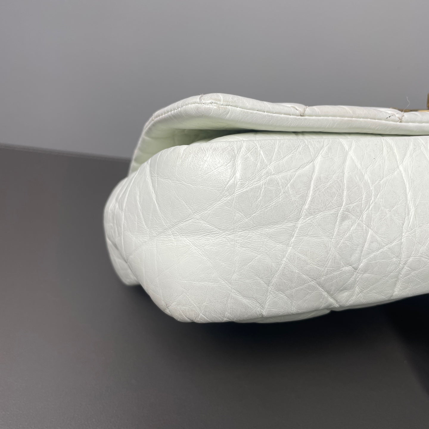 Chanel - Other - Leather - White - (medium)