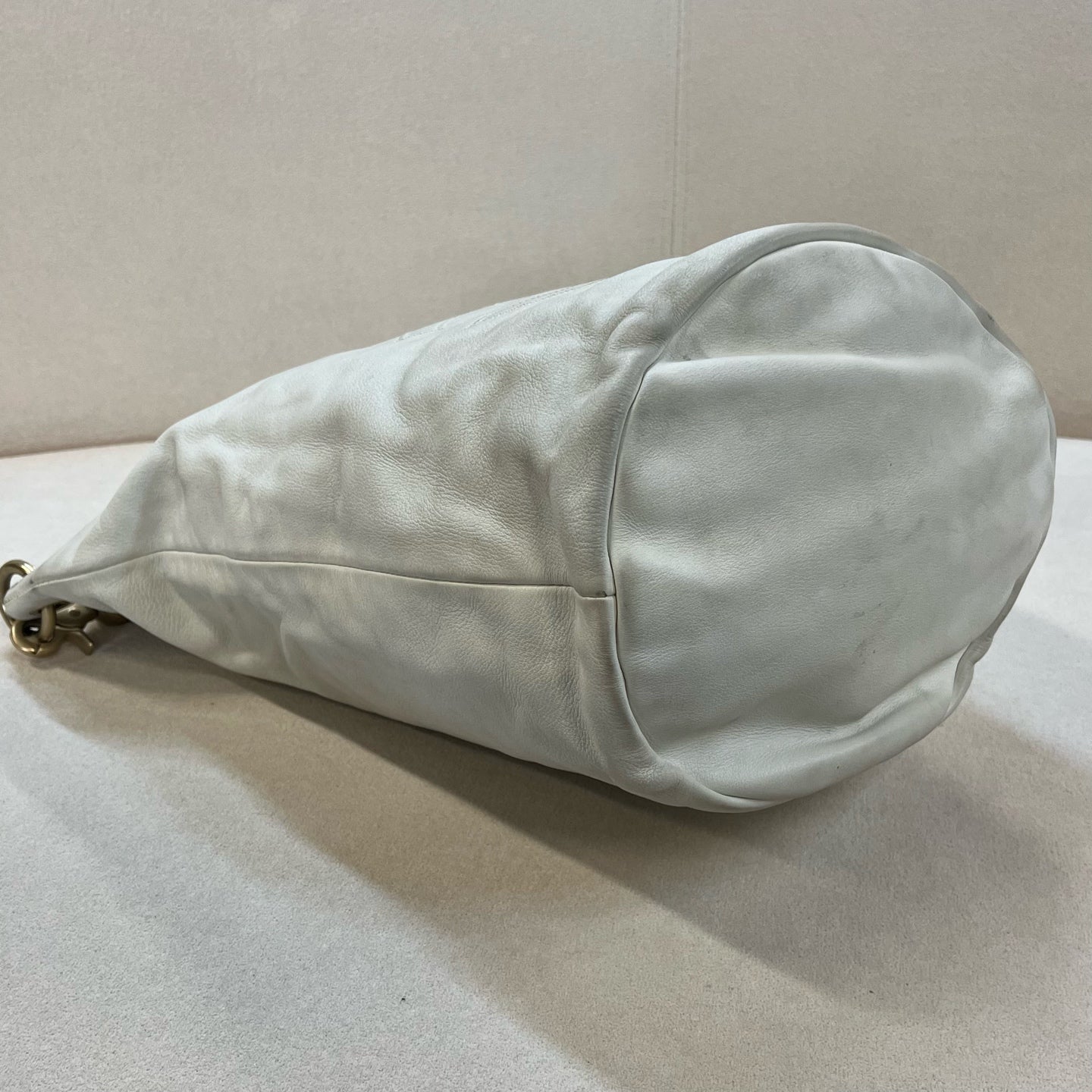 Chanel - Other - Leather - White - (medium)