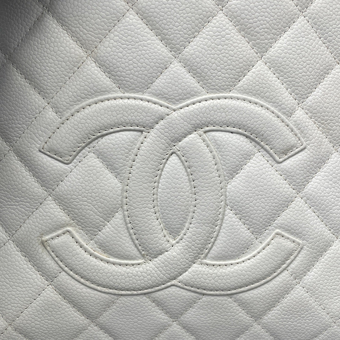 Chanel - Other - Leather - White - (medium)