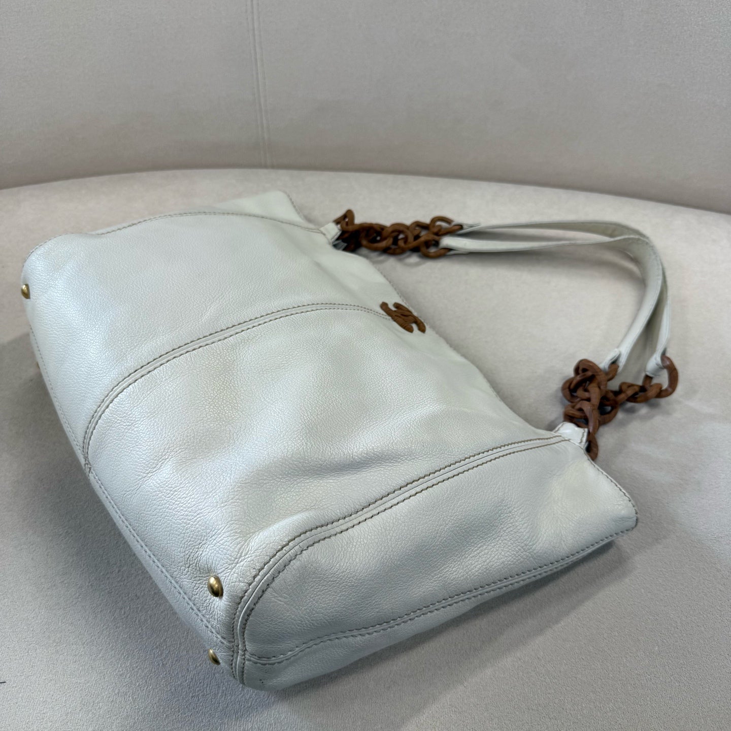 Chanel - Other - Leather - White - (medium)