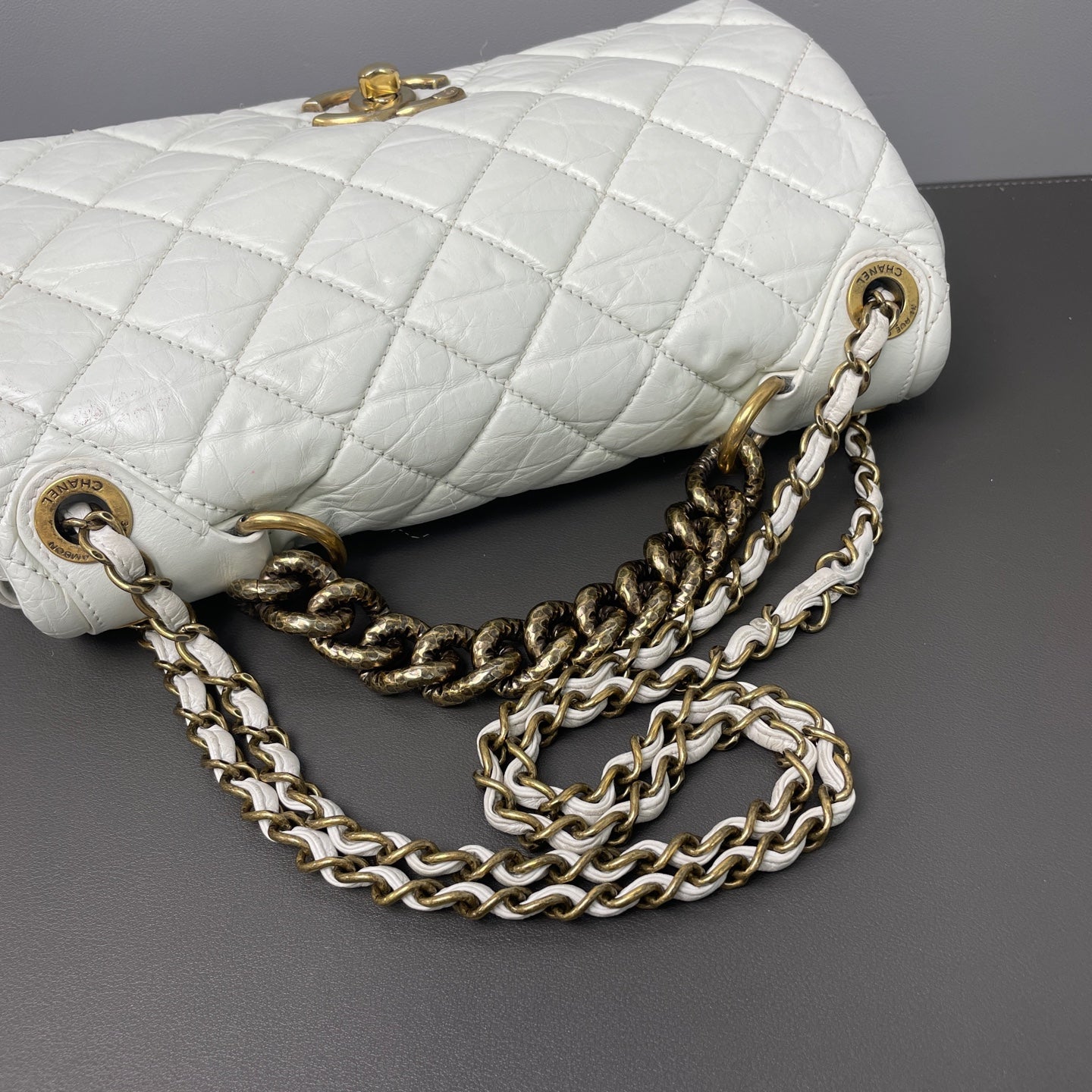 Chanel - Other - Leather - White - (medium)