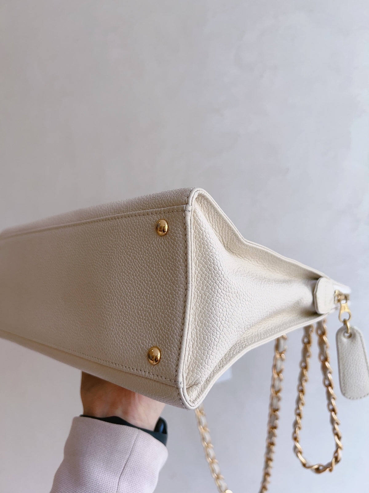Chanel - Other - Leather - White - (medium)