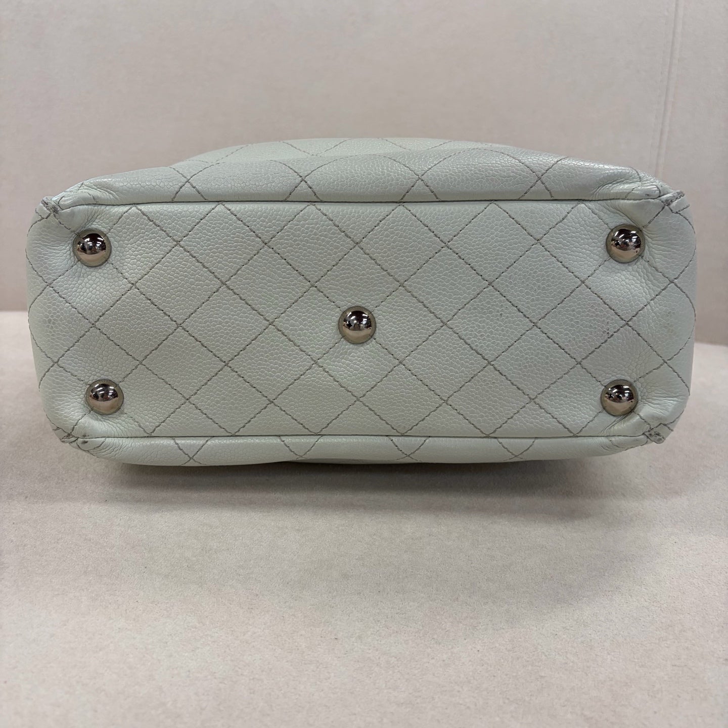Chanel - Other - Leather - White - (medium)
