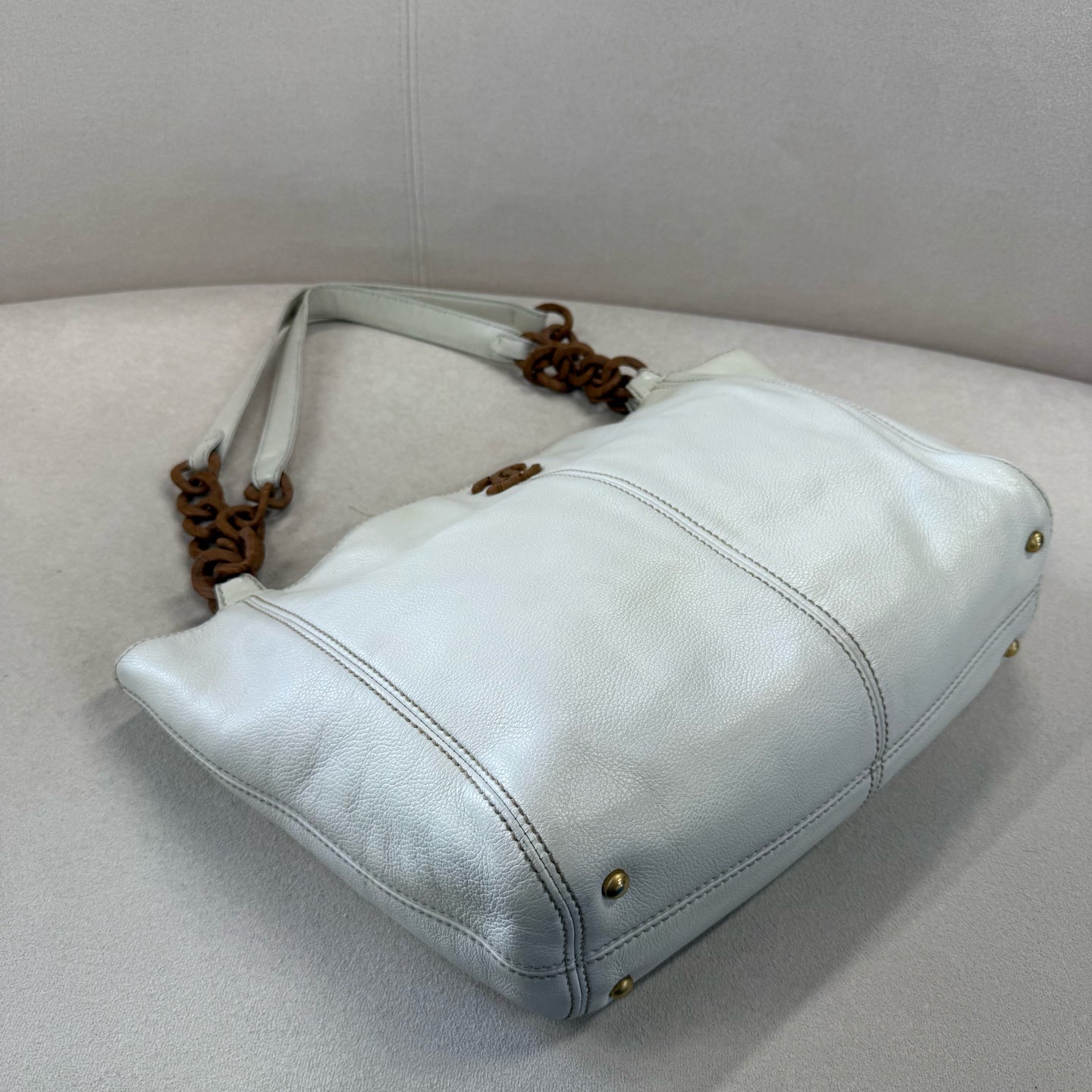Chanel - Other - Leather - White - (medium)