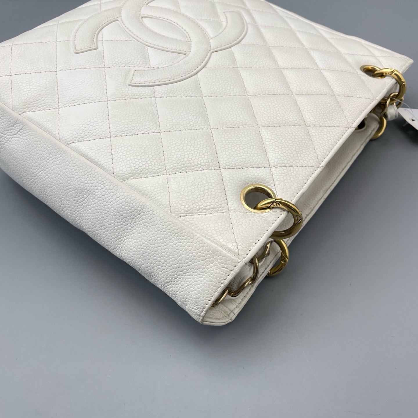 Chanel - Other - Leather - White - (medium)