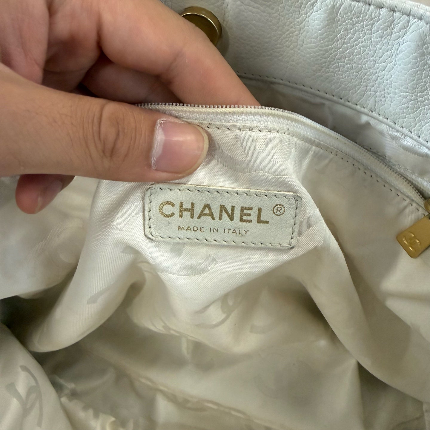 Chanel - Other - Leather - White - (medium)