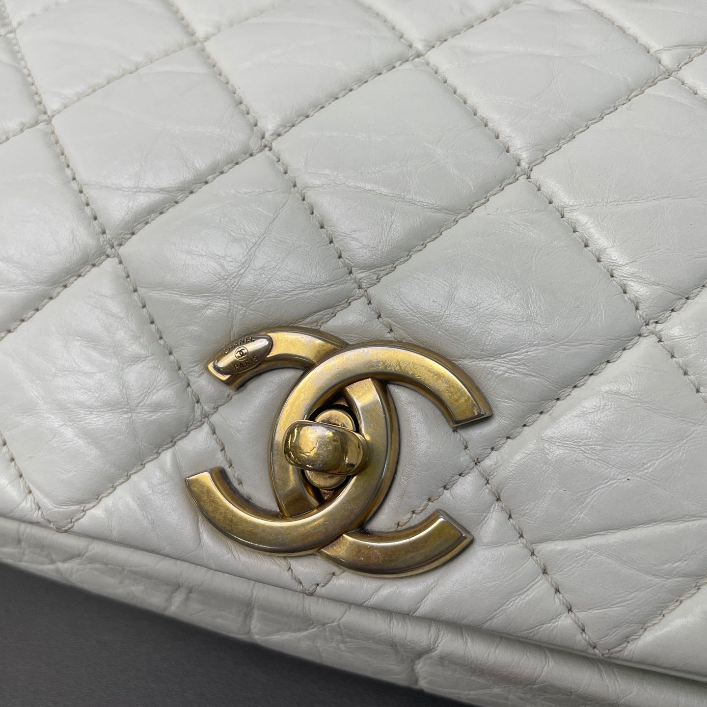 Chanel - Other - Leather - White - (medium)