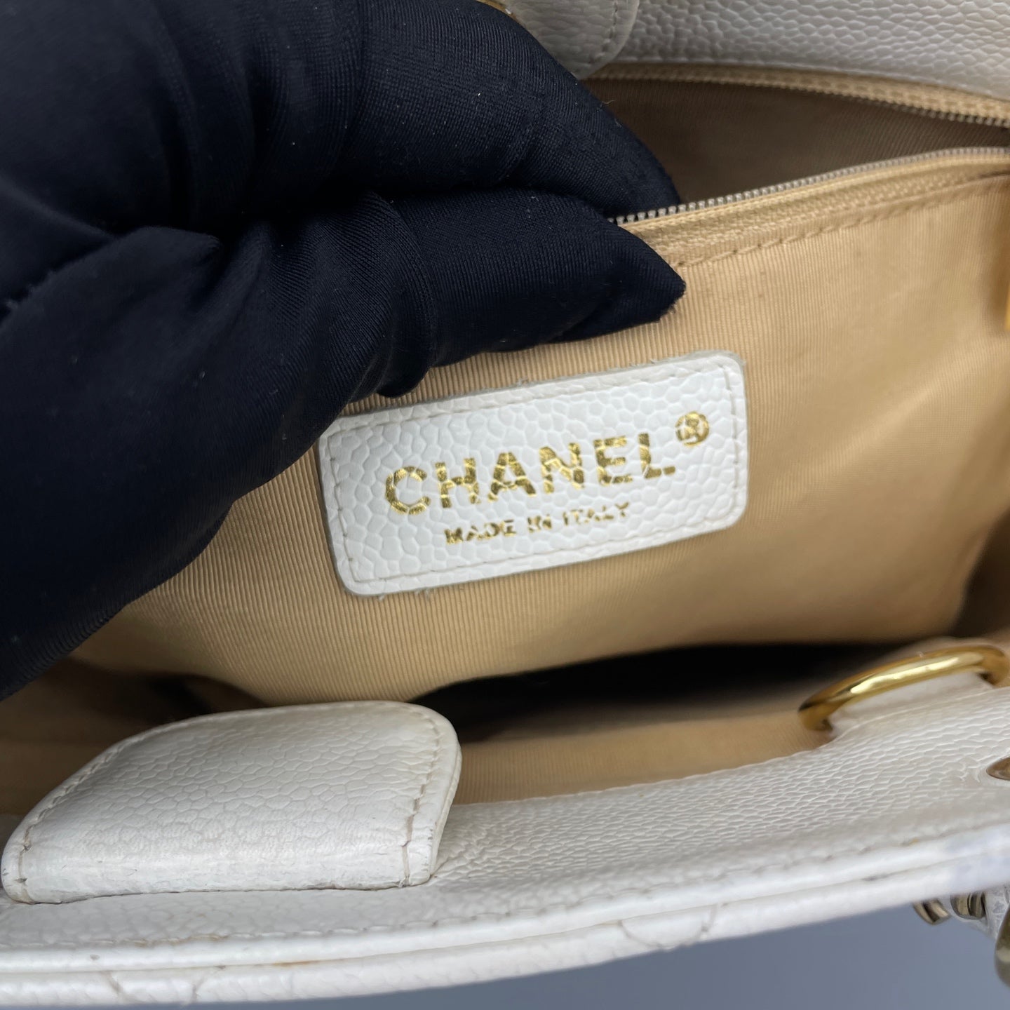 Chanel - Other - Leather - White - (medium)