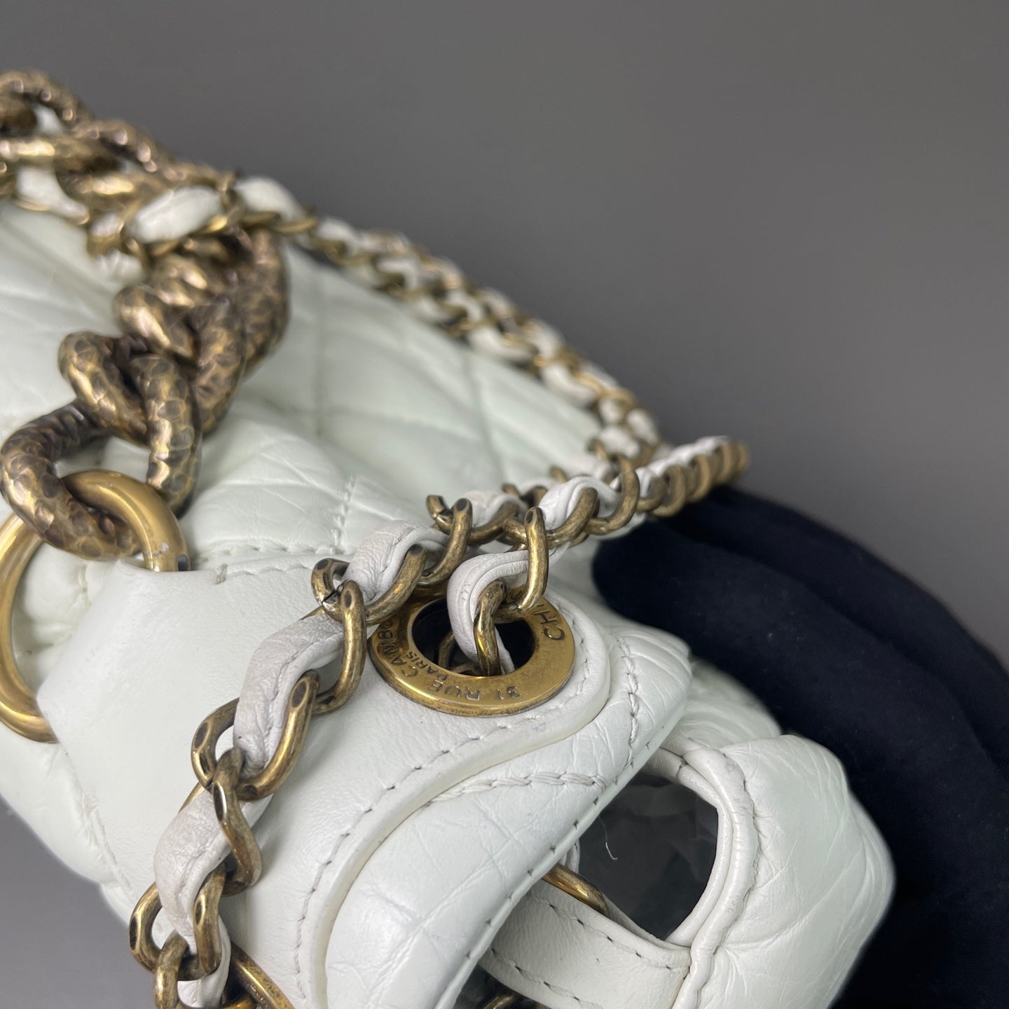 Chanel - Other - Leather - White - (medium)
