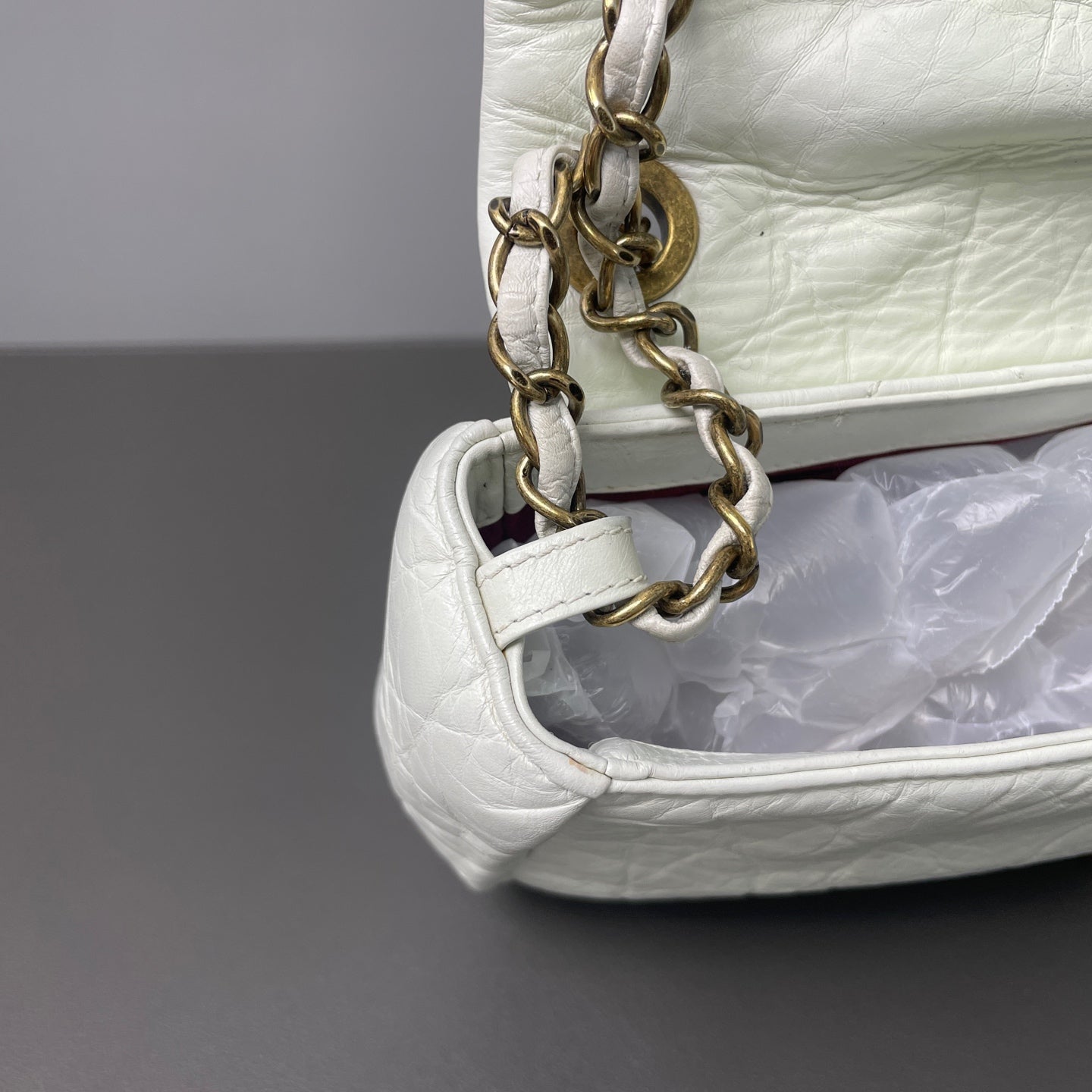 Chanel - Other - Leather - White - (medium)