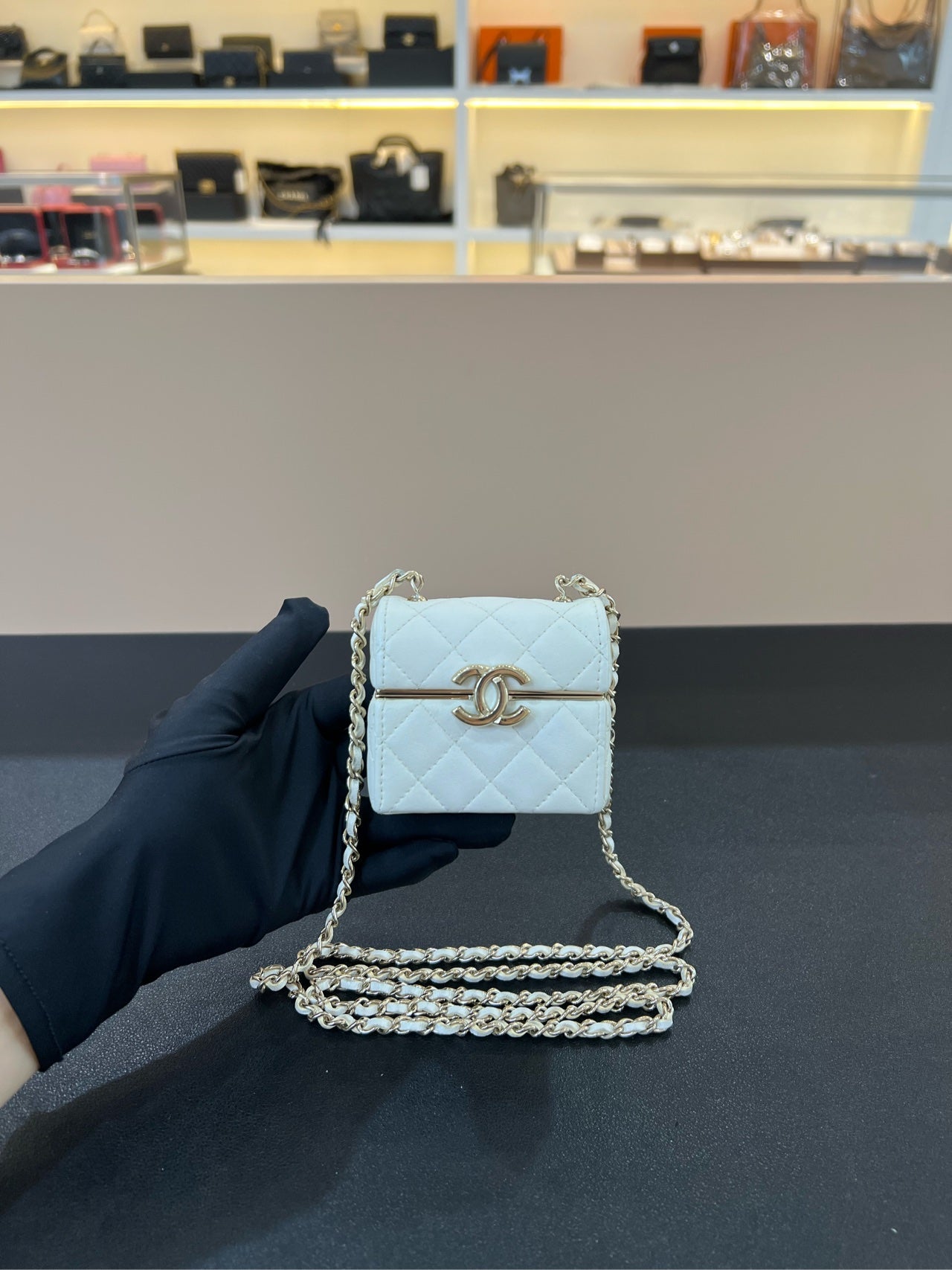 Chanel - Other - Leather - White - (mini)