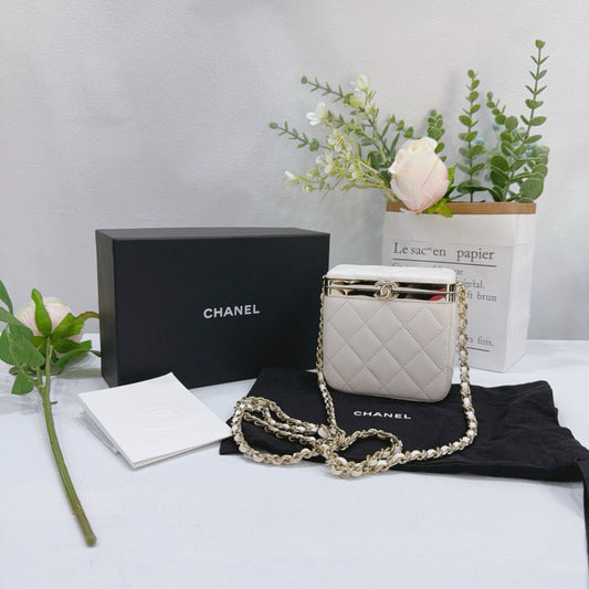 Chanel - Other - Leather - White - (mini)