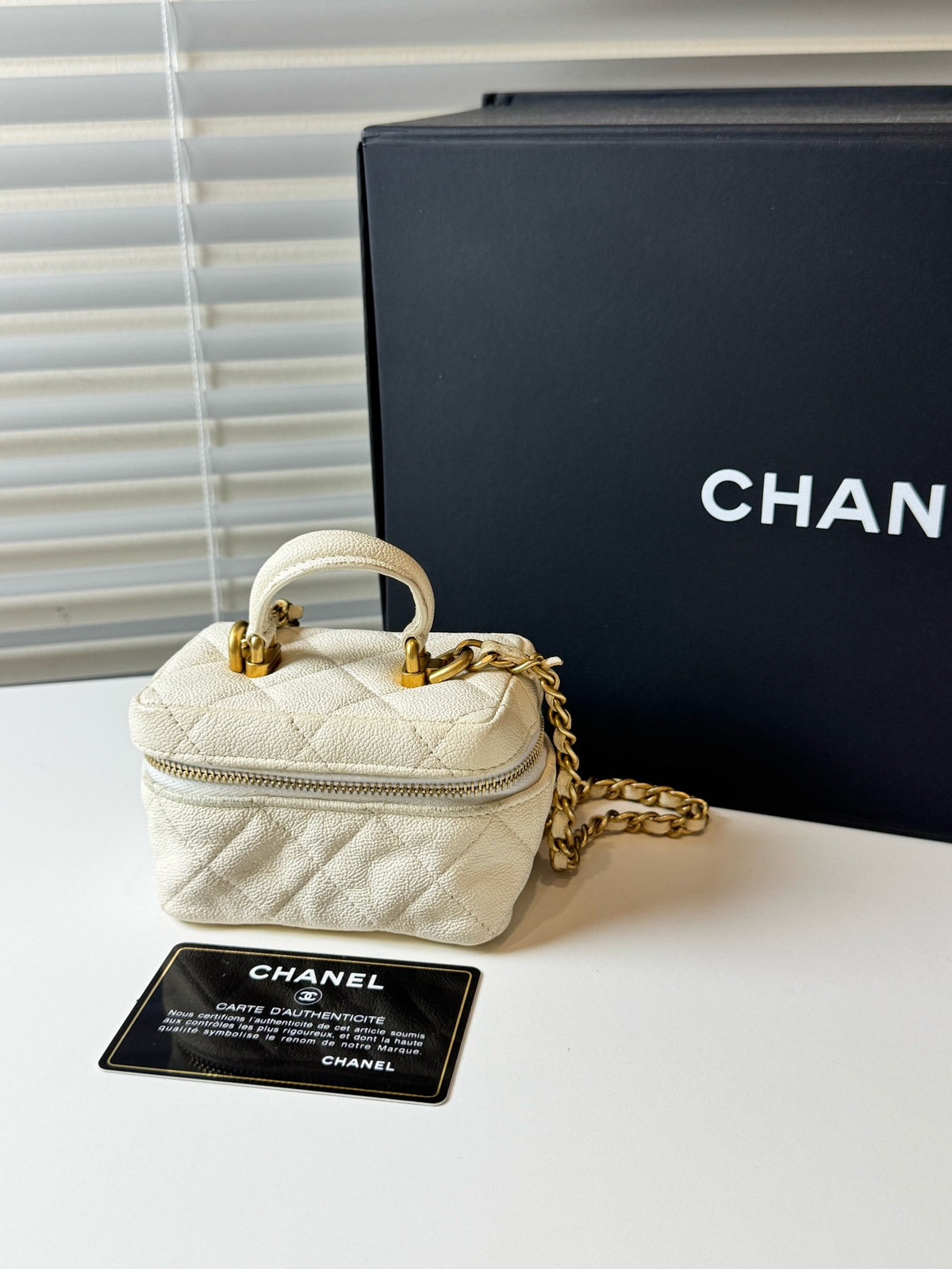 Chanel - Other - Leather - White - (mini)