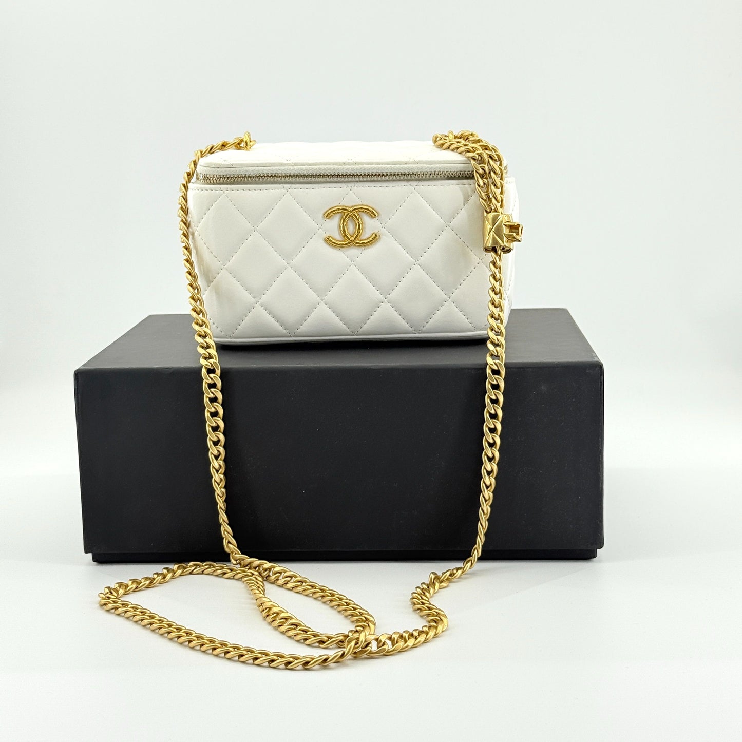 Chanel - Other - Leather - White - (mini)