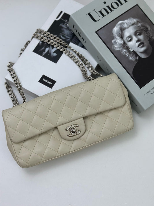 Chanel - Other - Leather - White - (mini)