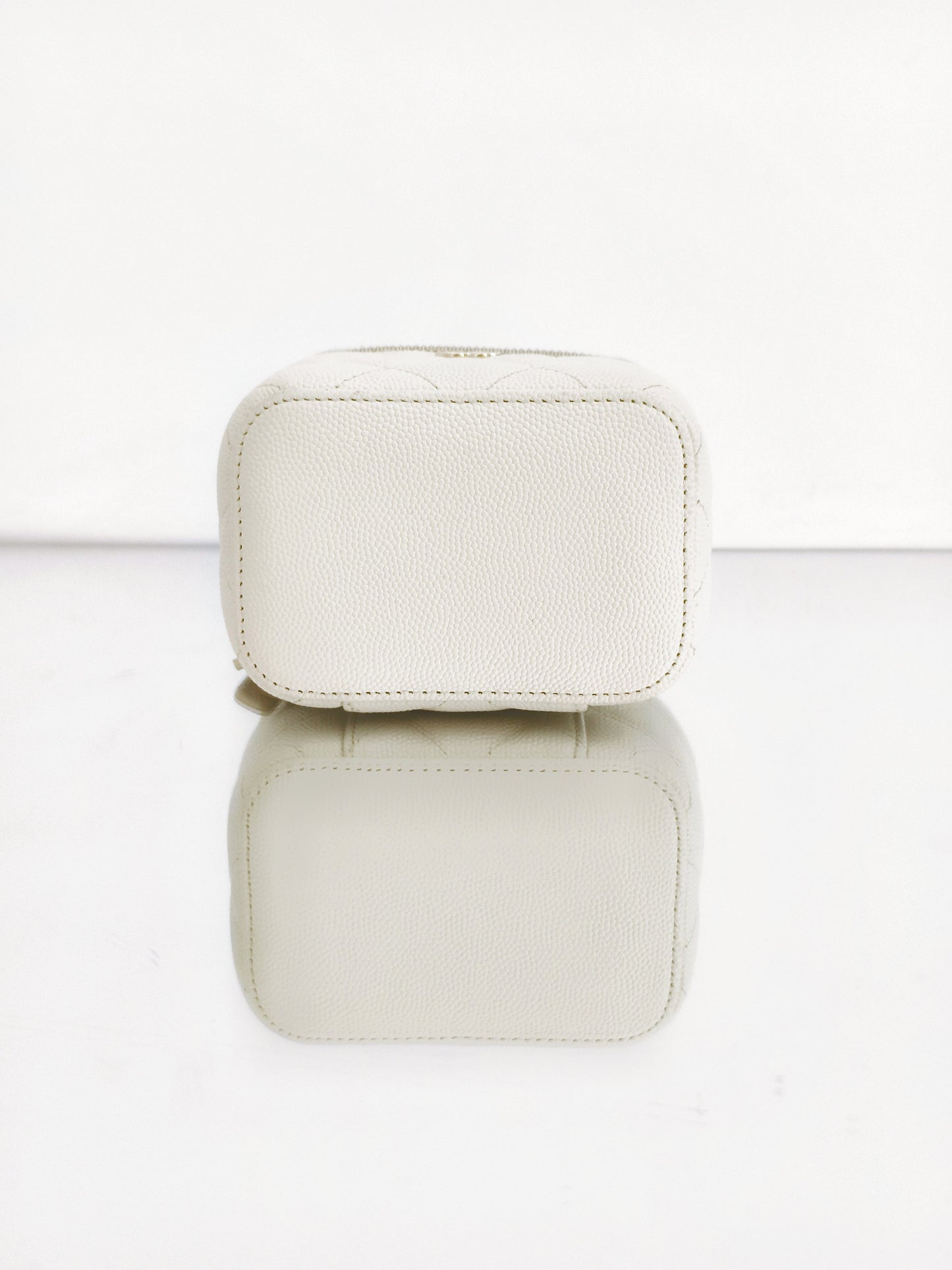 Chanel - Other - Leather - White - (mini)