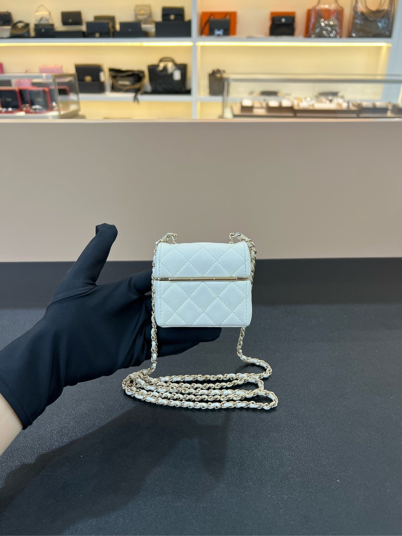 Chanel - Other - Leather - White - (mini)