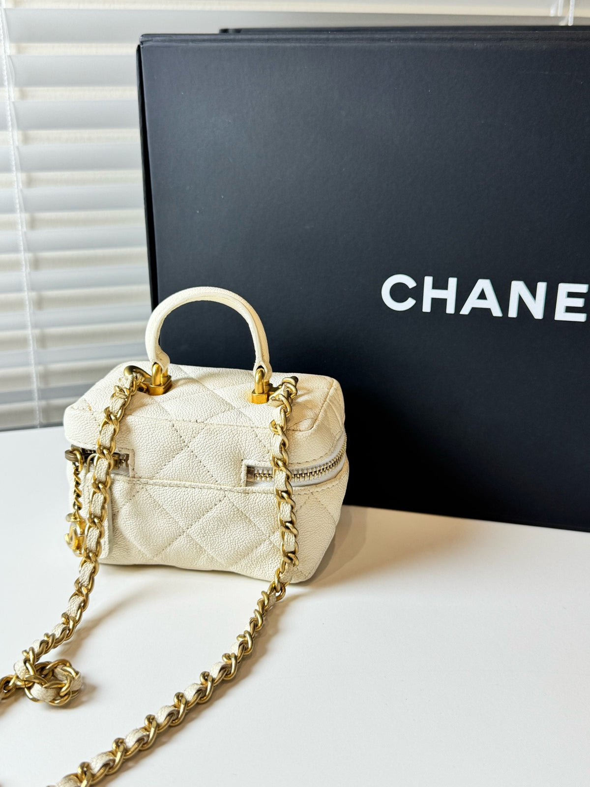 Chanel - Other - Leather - White - (mini)