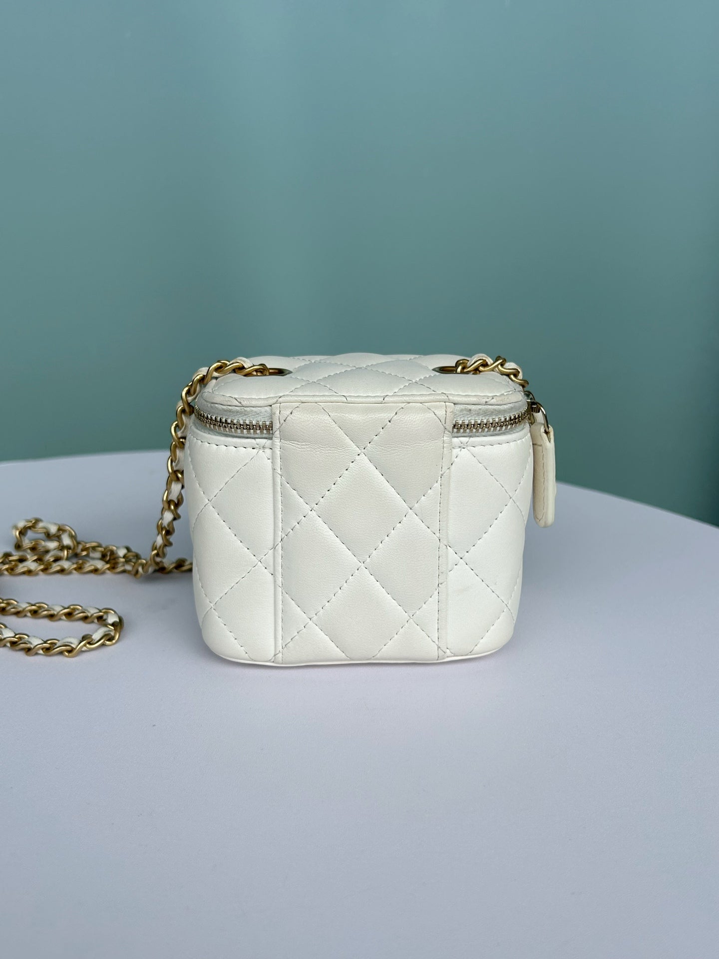 Chanel - Other - Leather - White - (mini)
