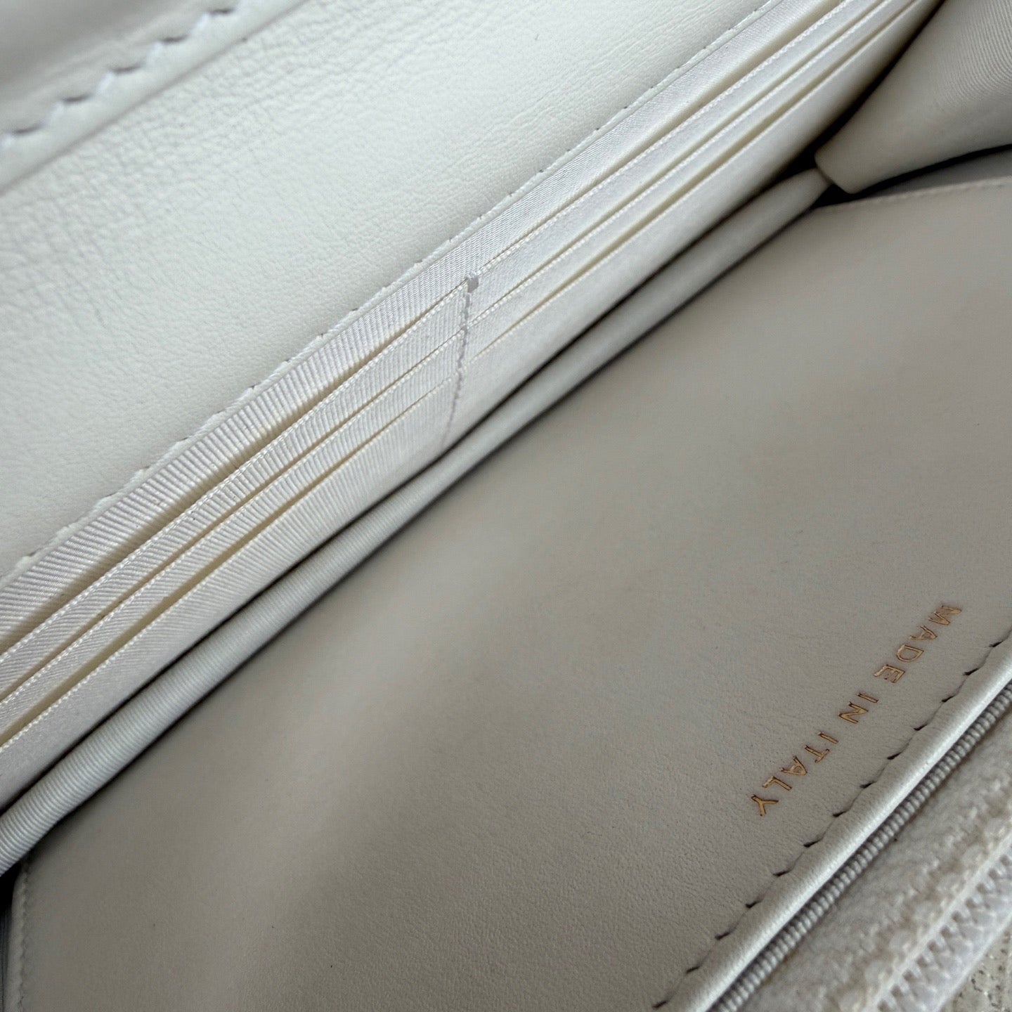 Chanel - Other - Leather - White - (mini)