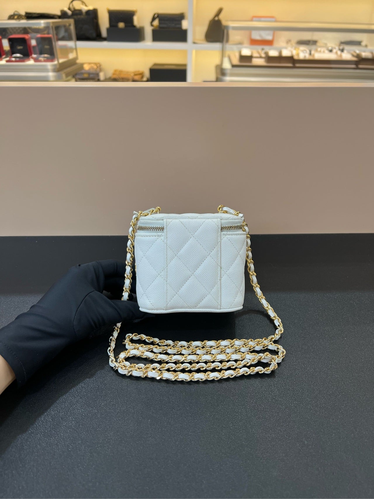 Chanel - Other - Leather - White - (mini)