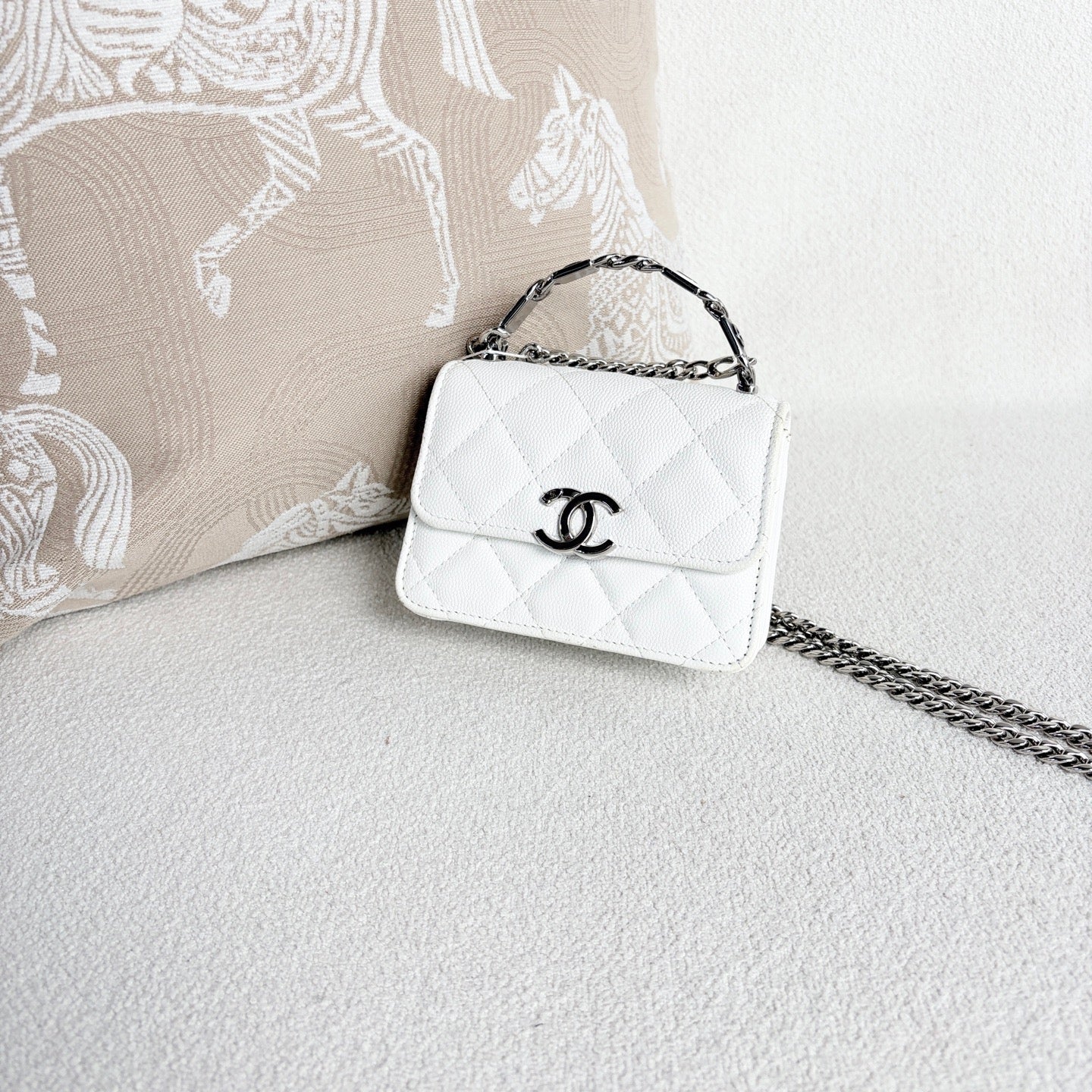 Chanel - Other - Leather - White - (mini)