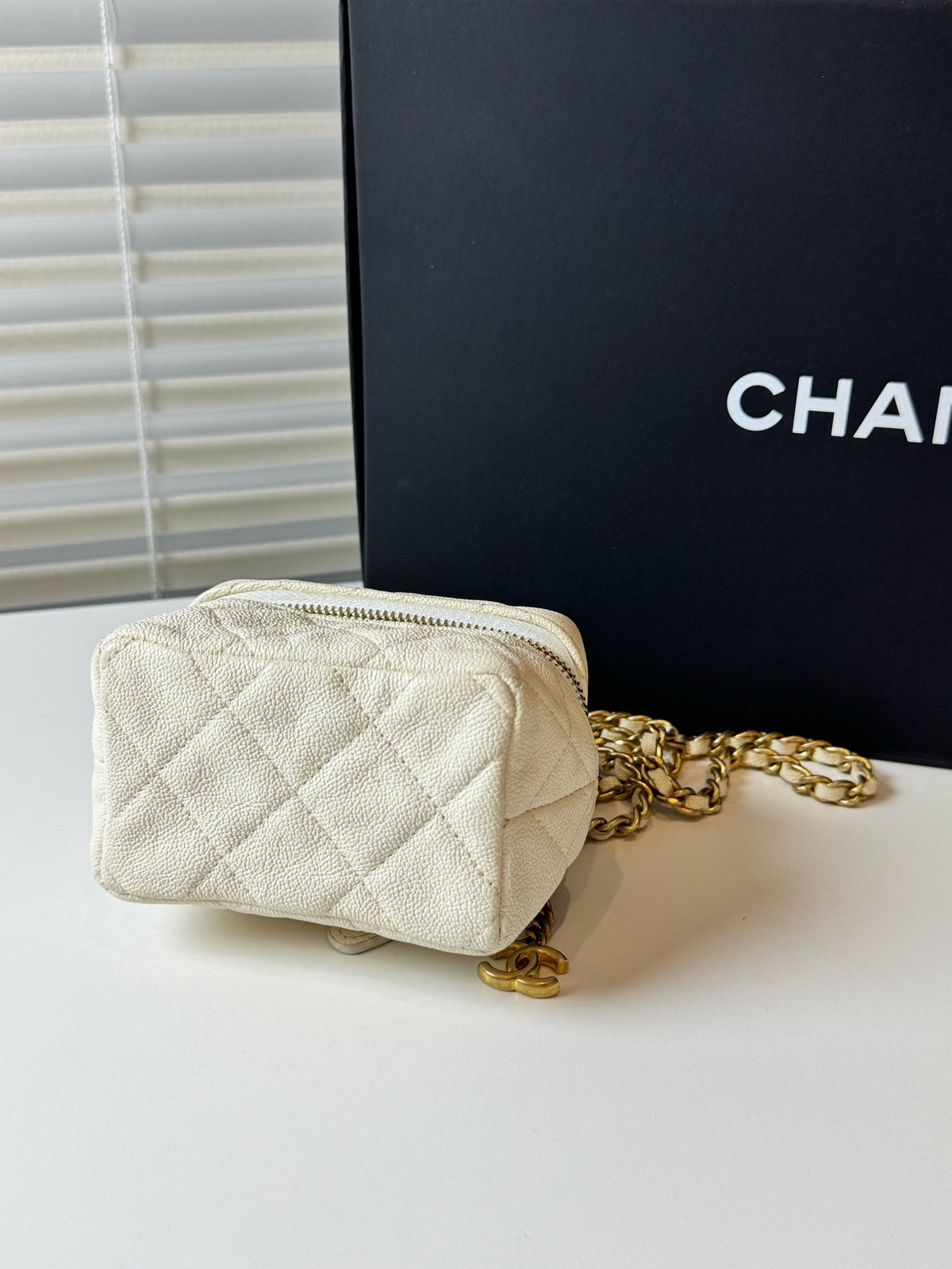 Chanel - Other - Leather - White - (mini)