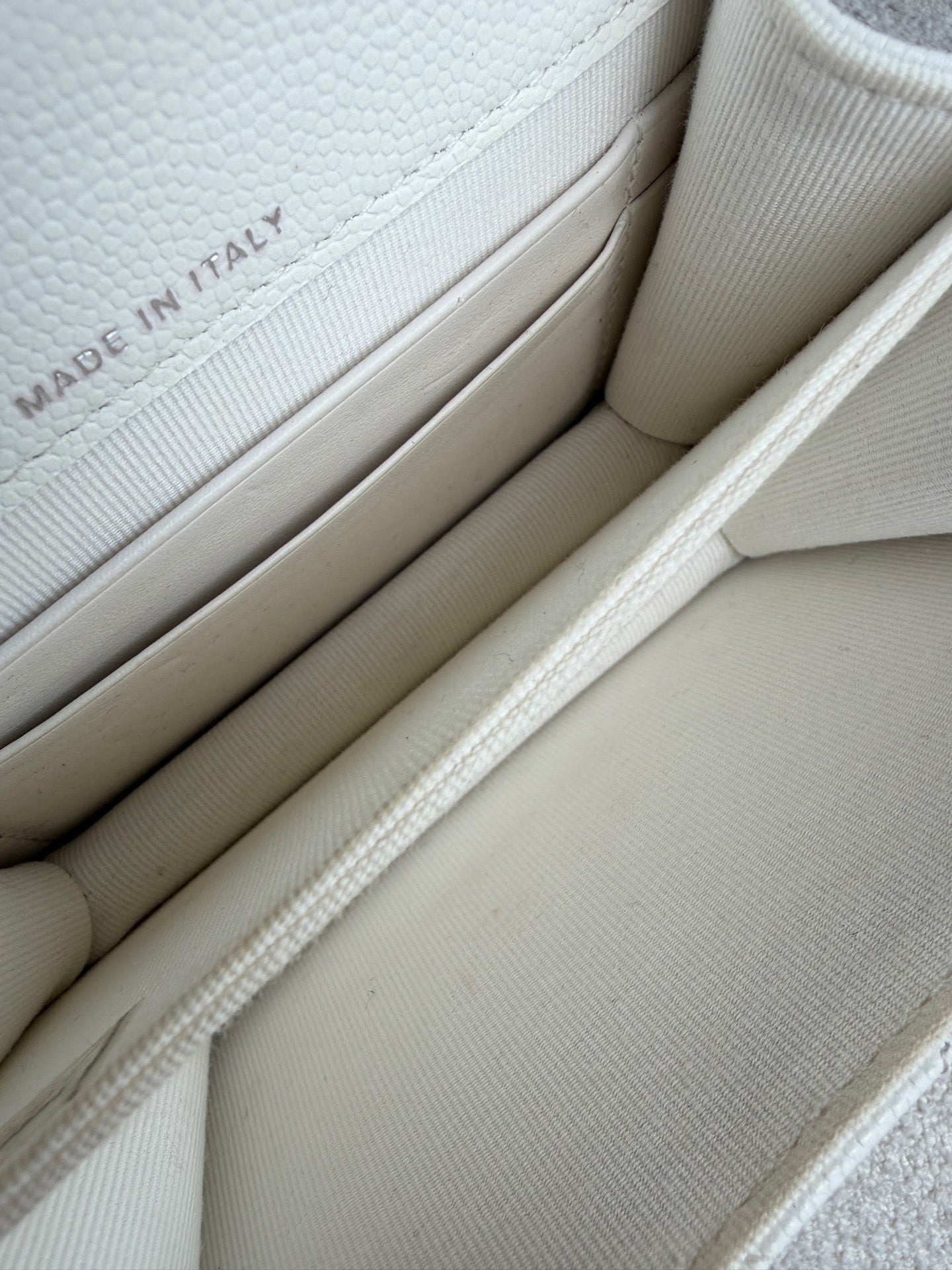 Chanel - Other - Leather - White - (mini)
