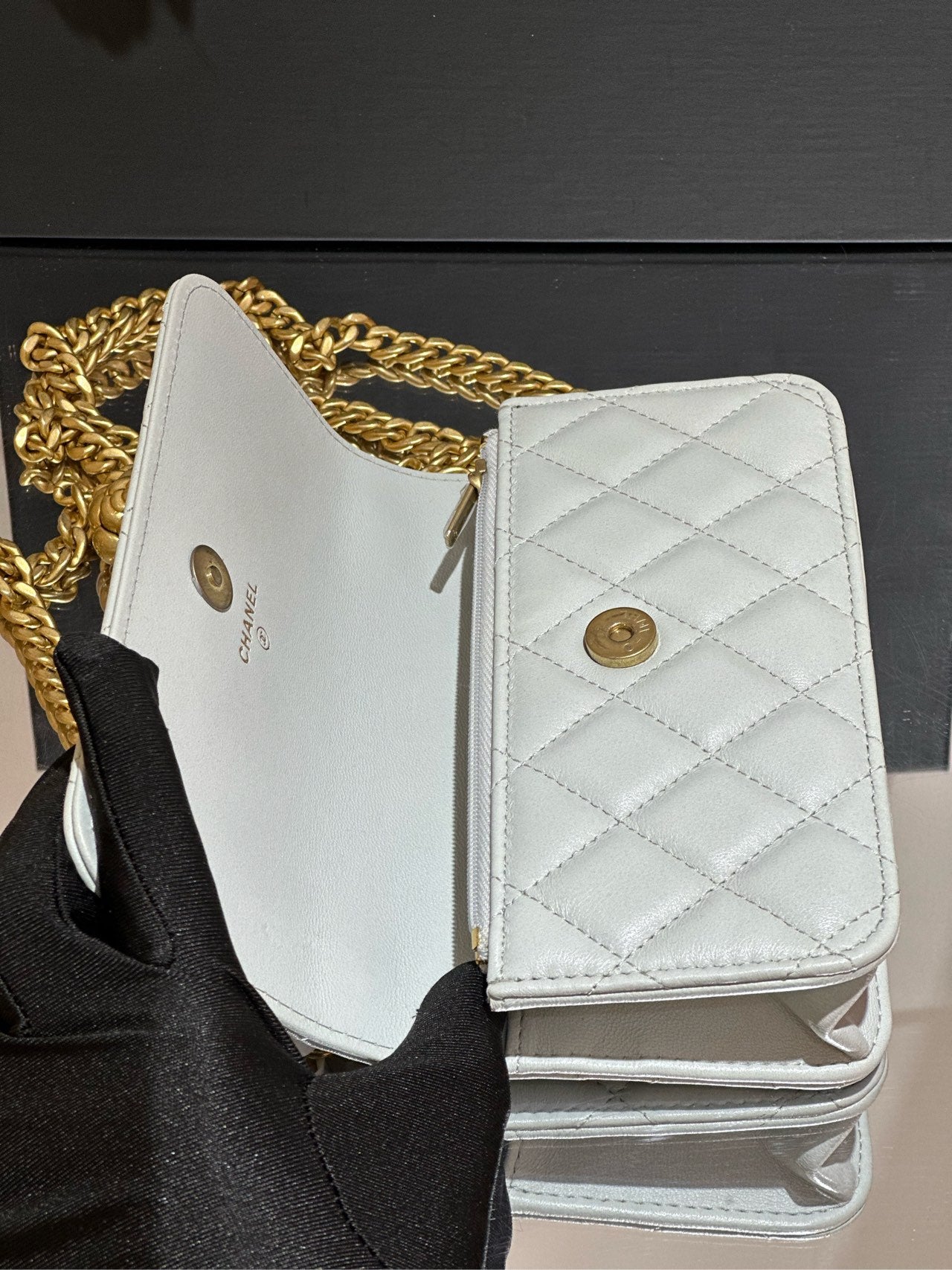 Chanel - Other - Leather - White - (mini)