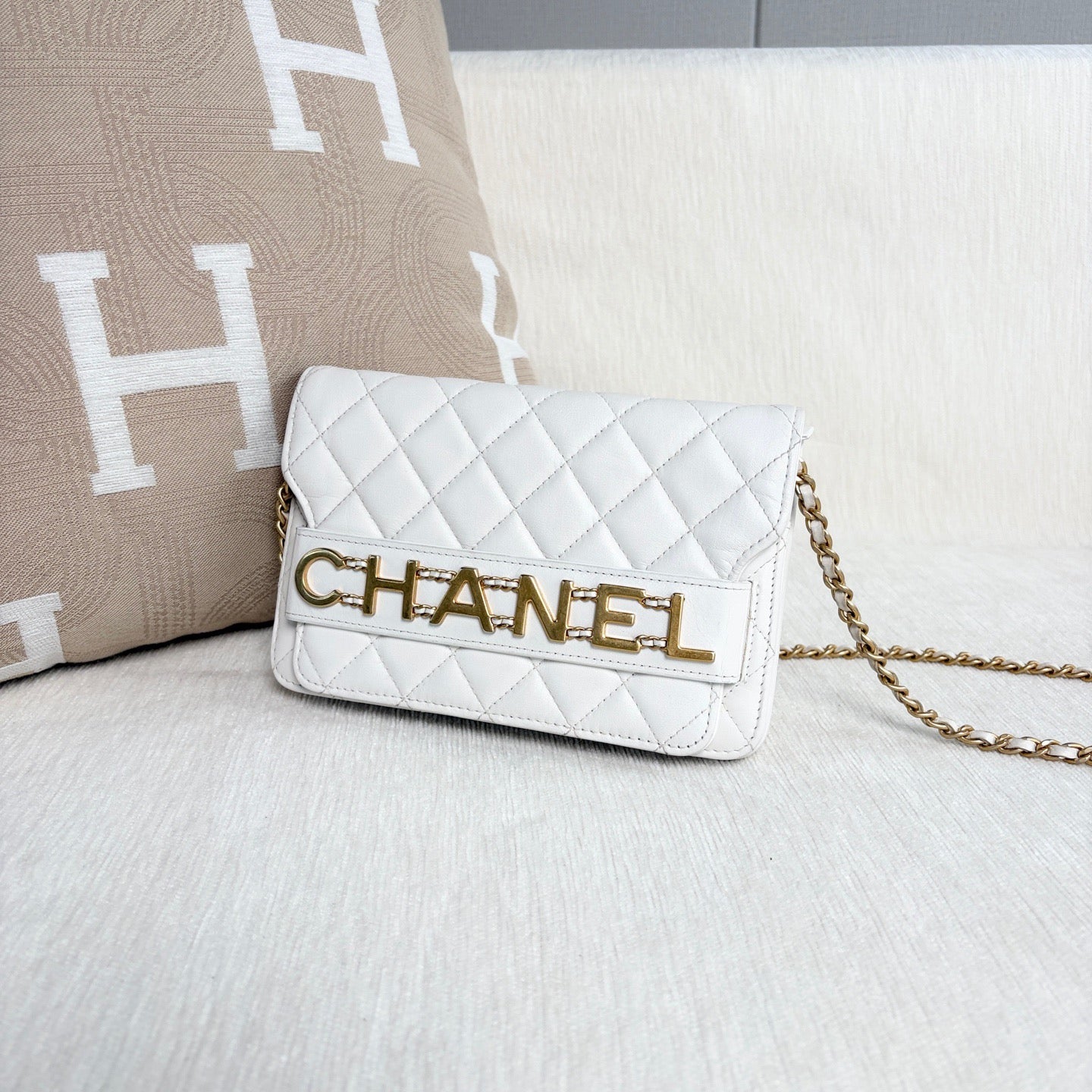Chanel - Other - Leather - White - (mini)